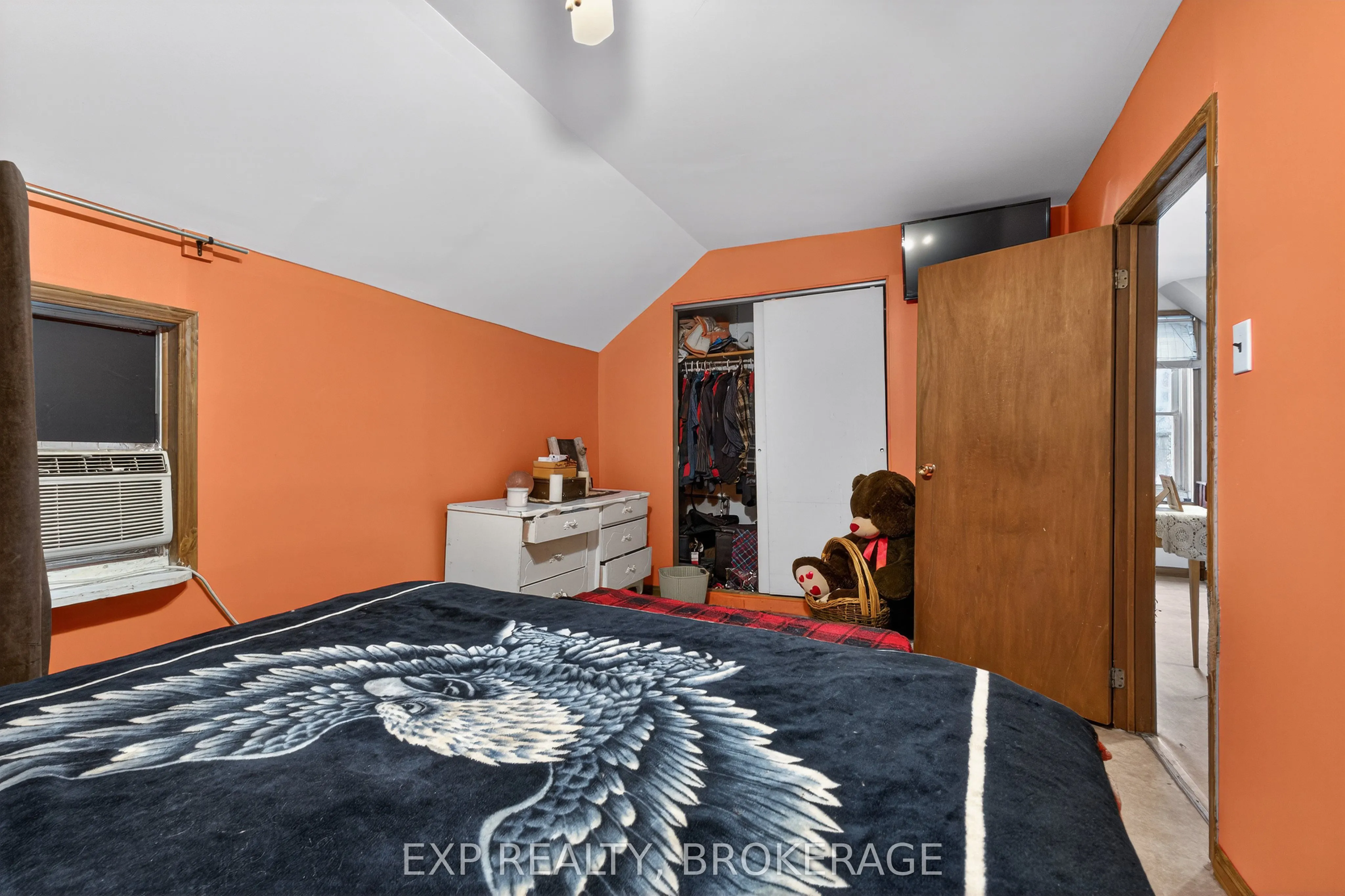 2295 SYDENHAM Road