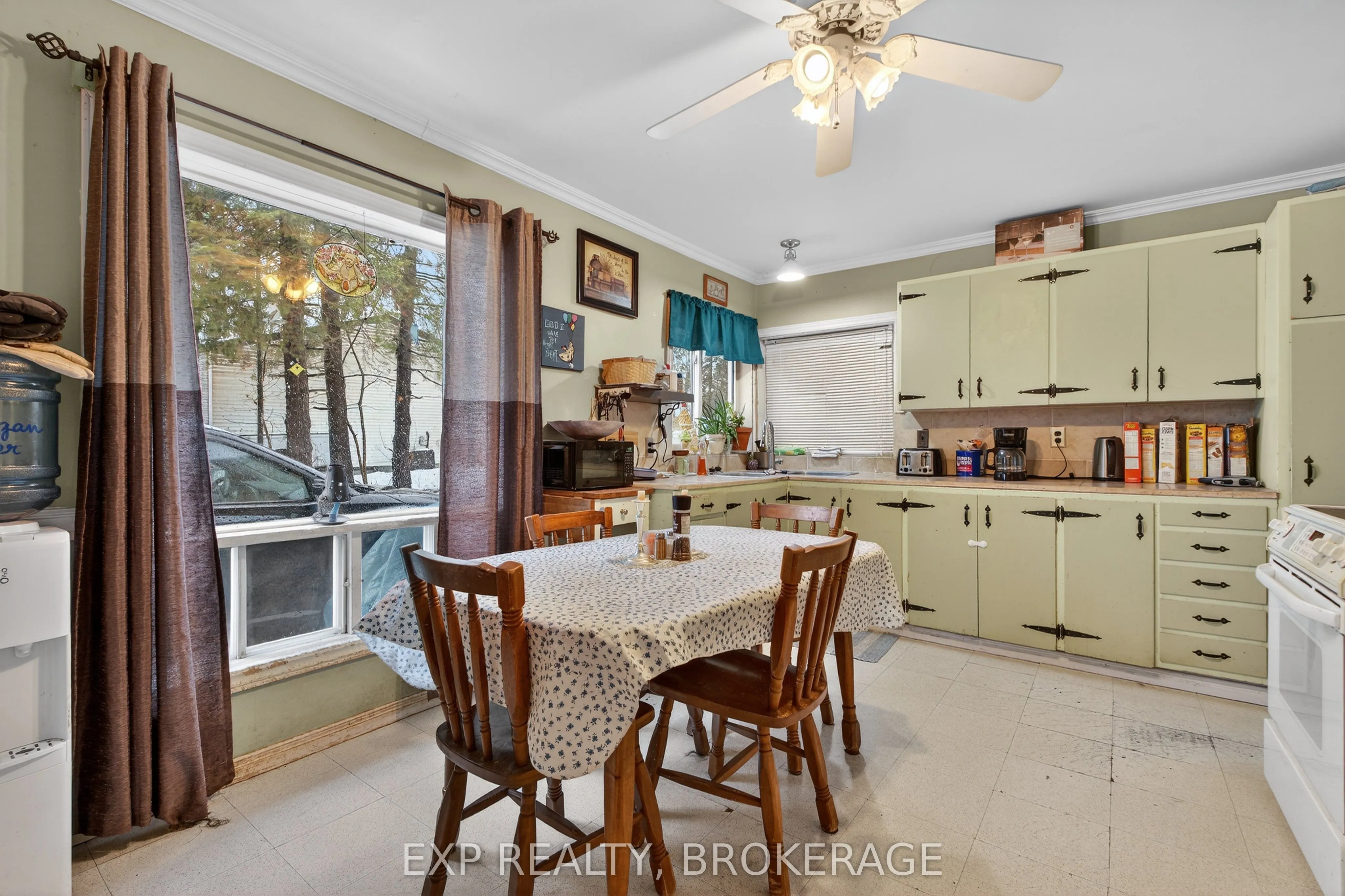 2295 SYDENHAM Road