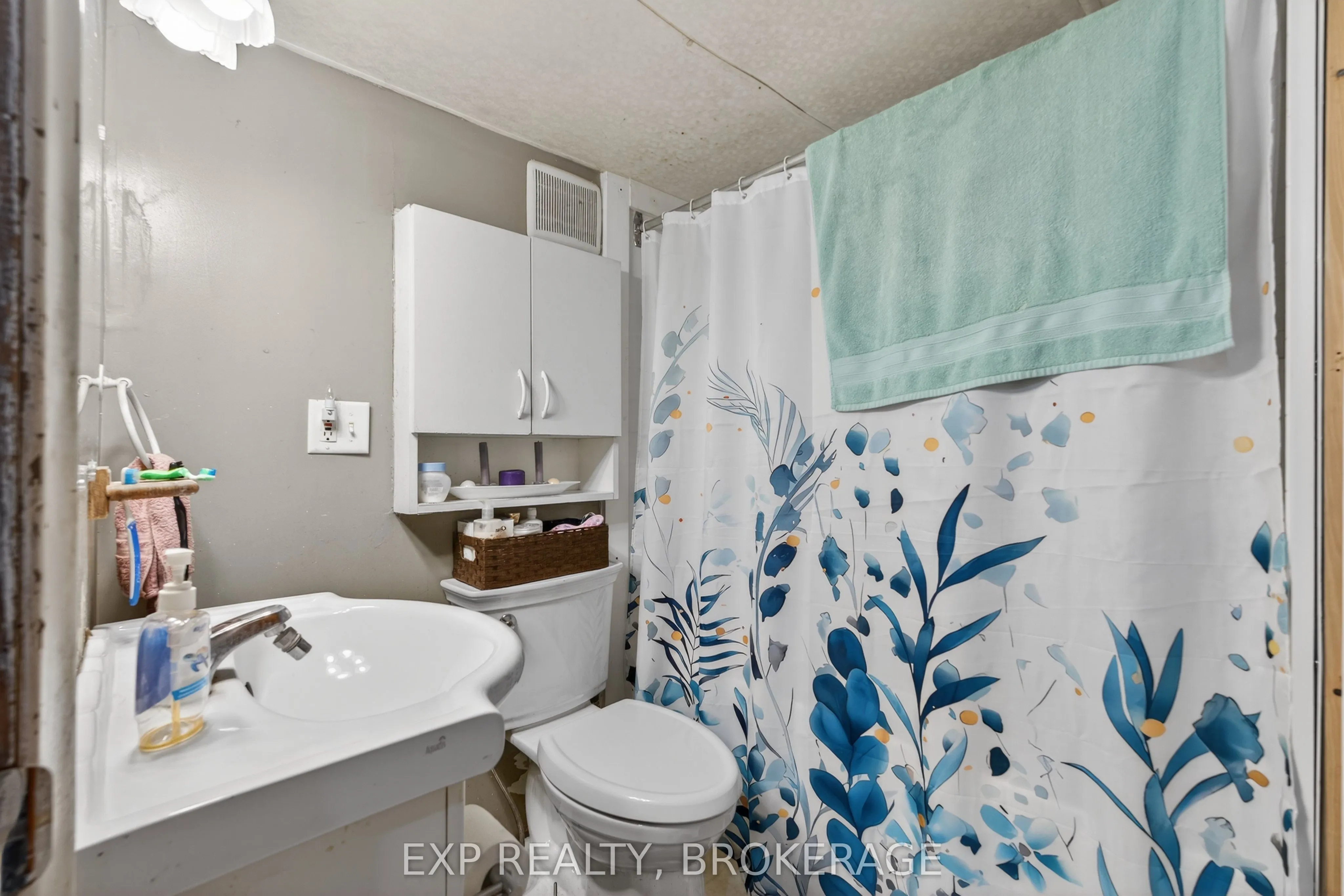 2295 SYDENHAM Road