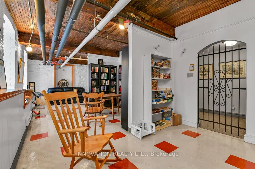1 Rosamond Street E #319