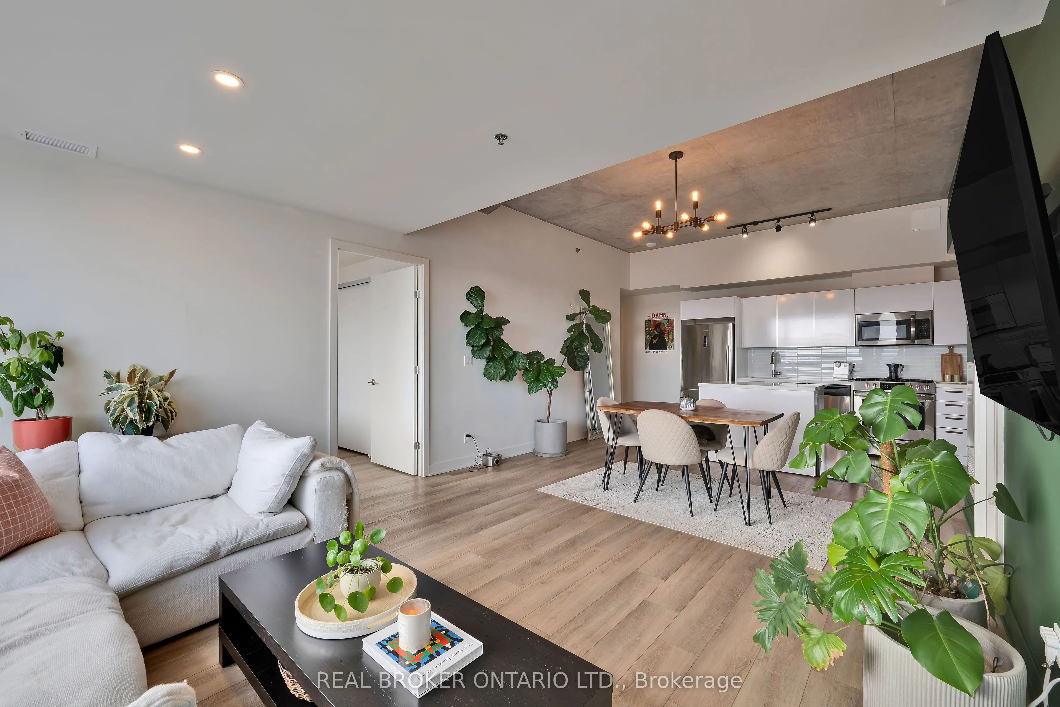 203 Catherine Street #703