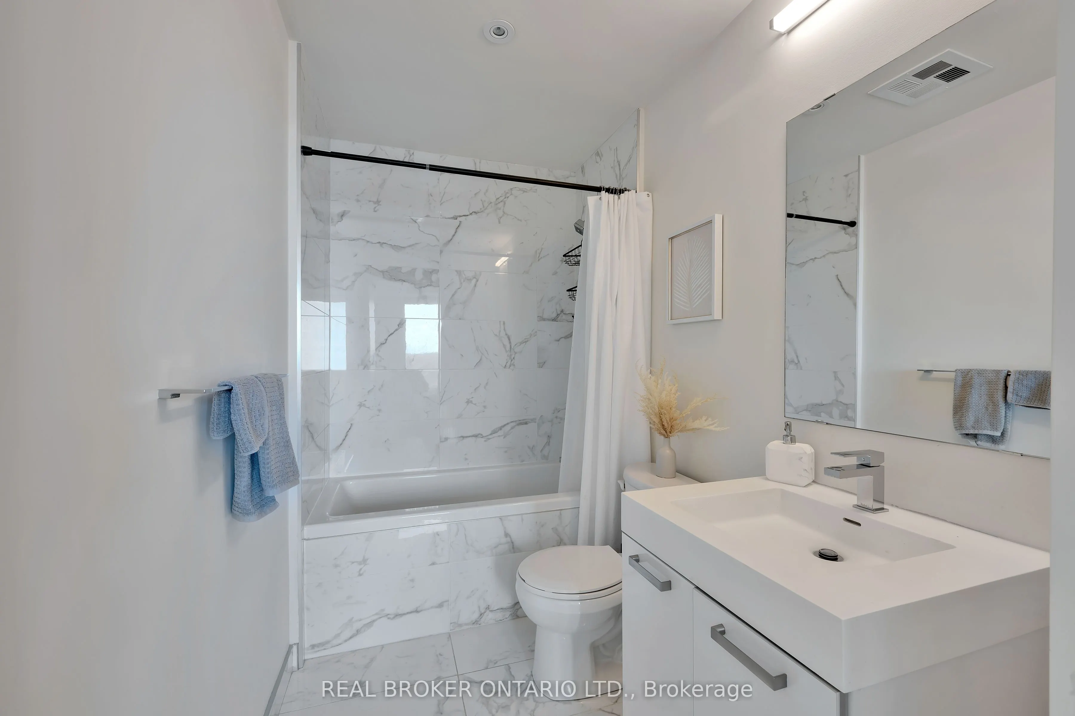 203 Catherine Street #703