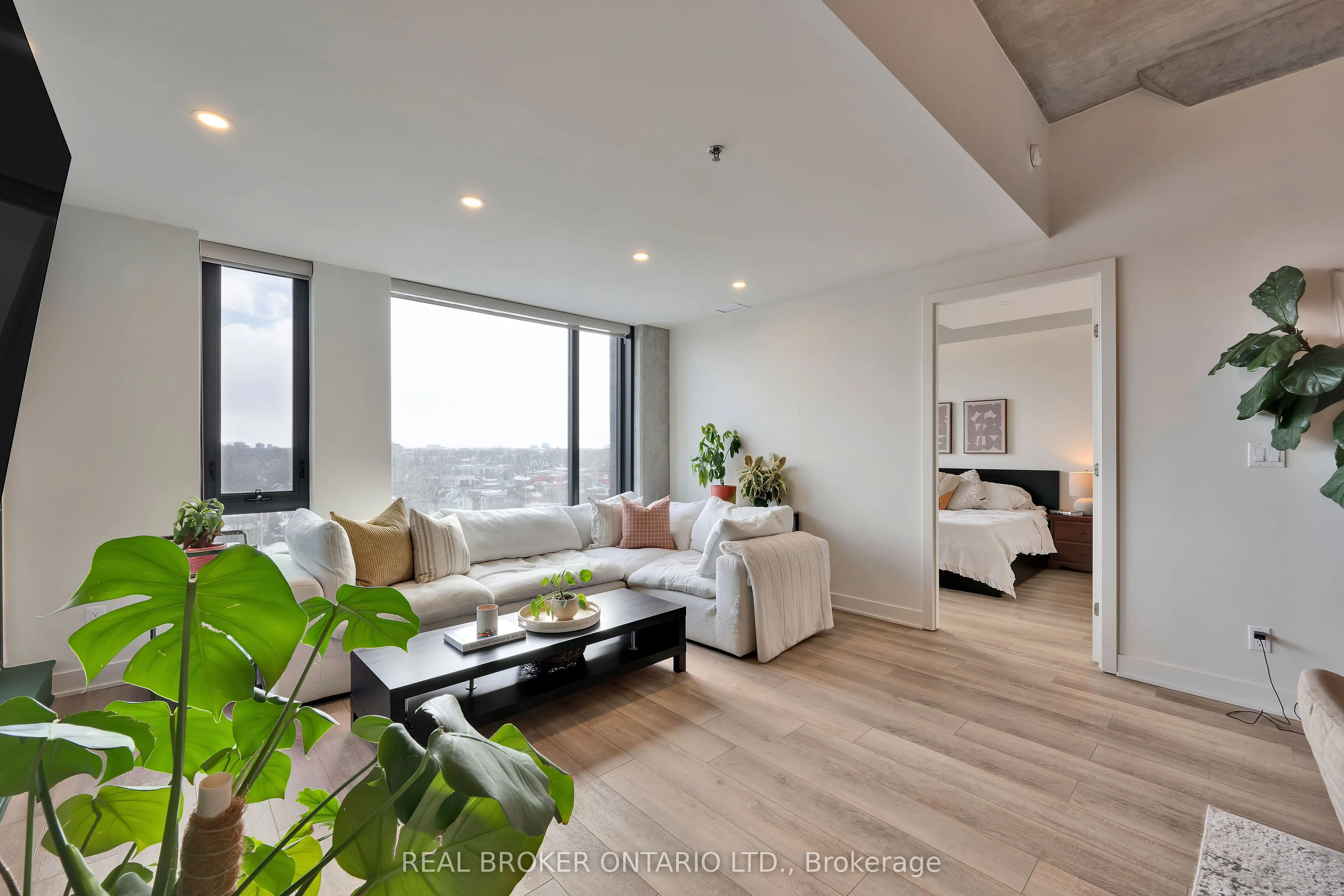 203 Catherine Street #703