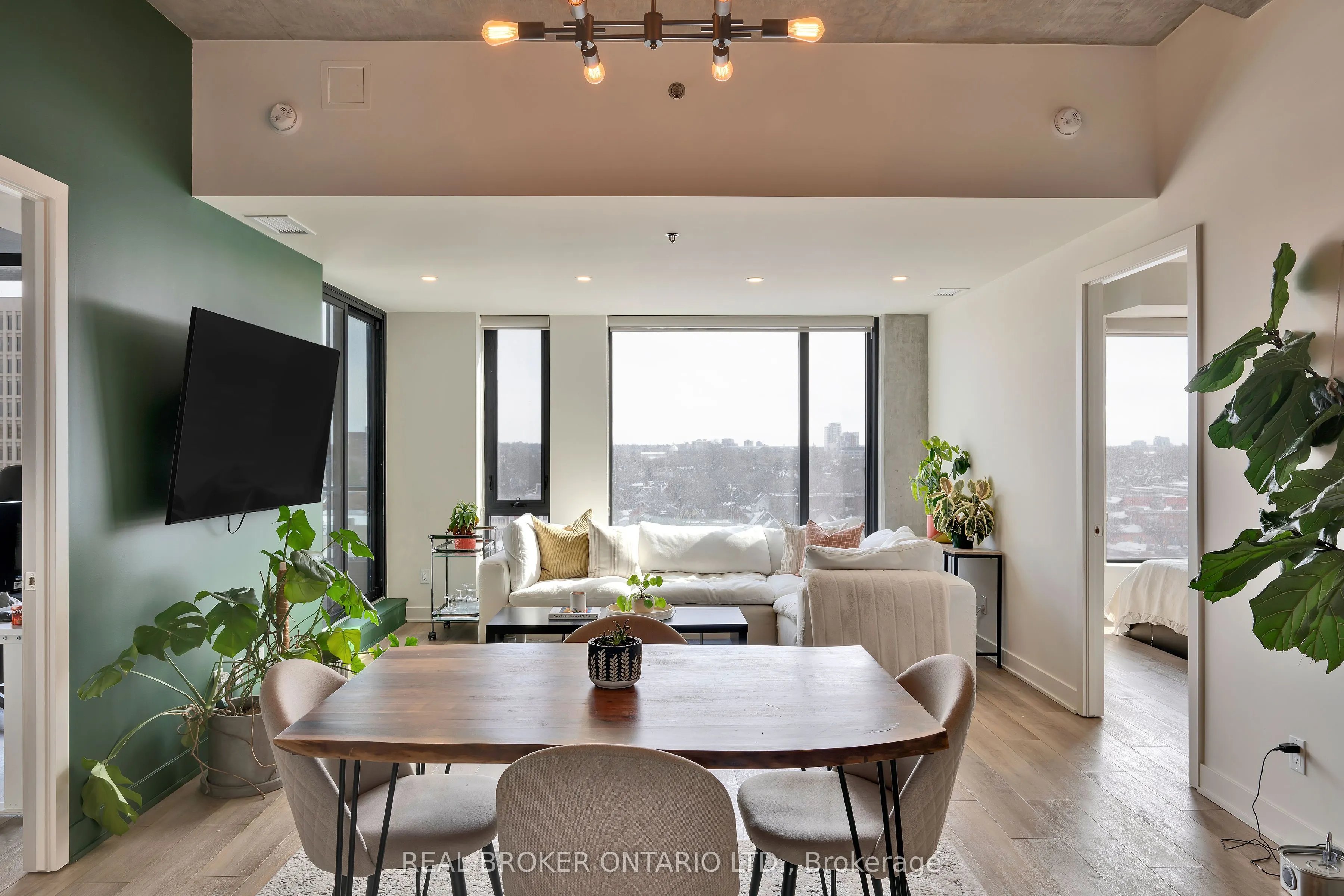 203 Catherine Street #703