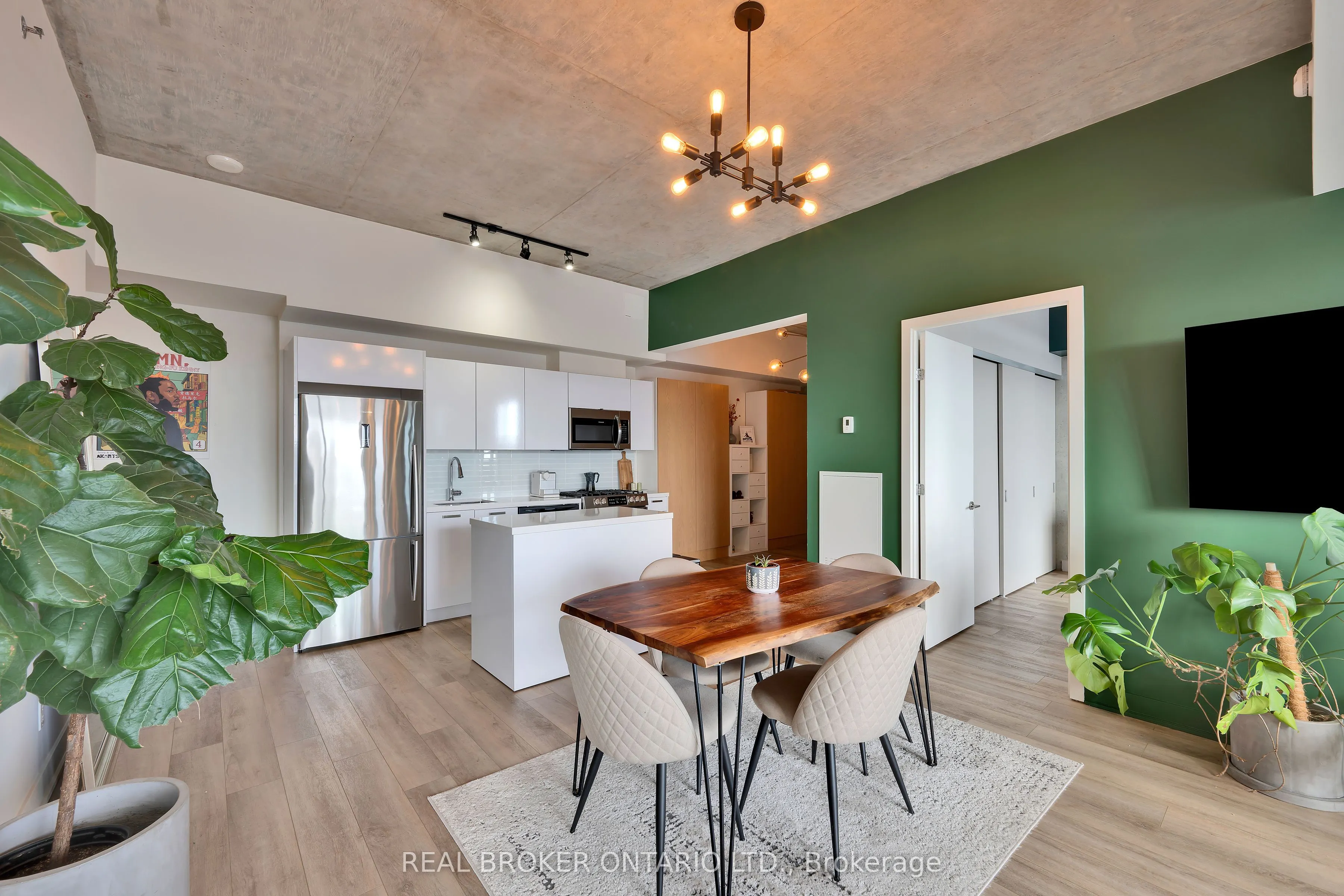 203 Catherine Street #703