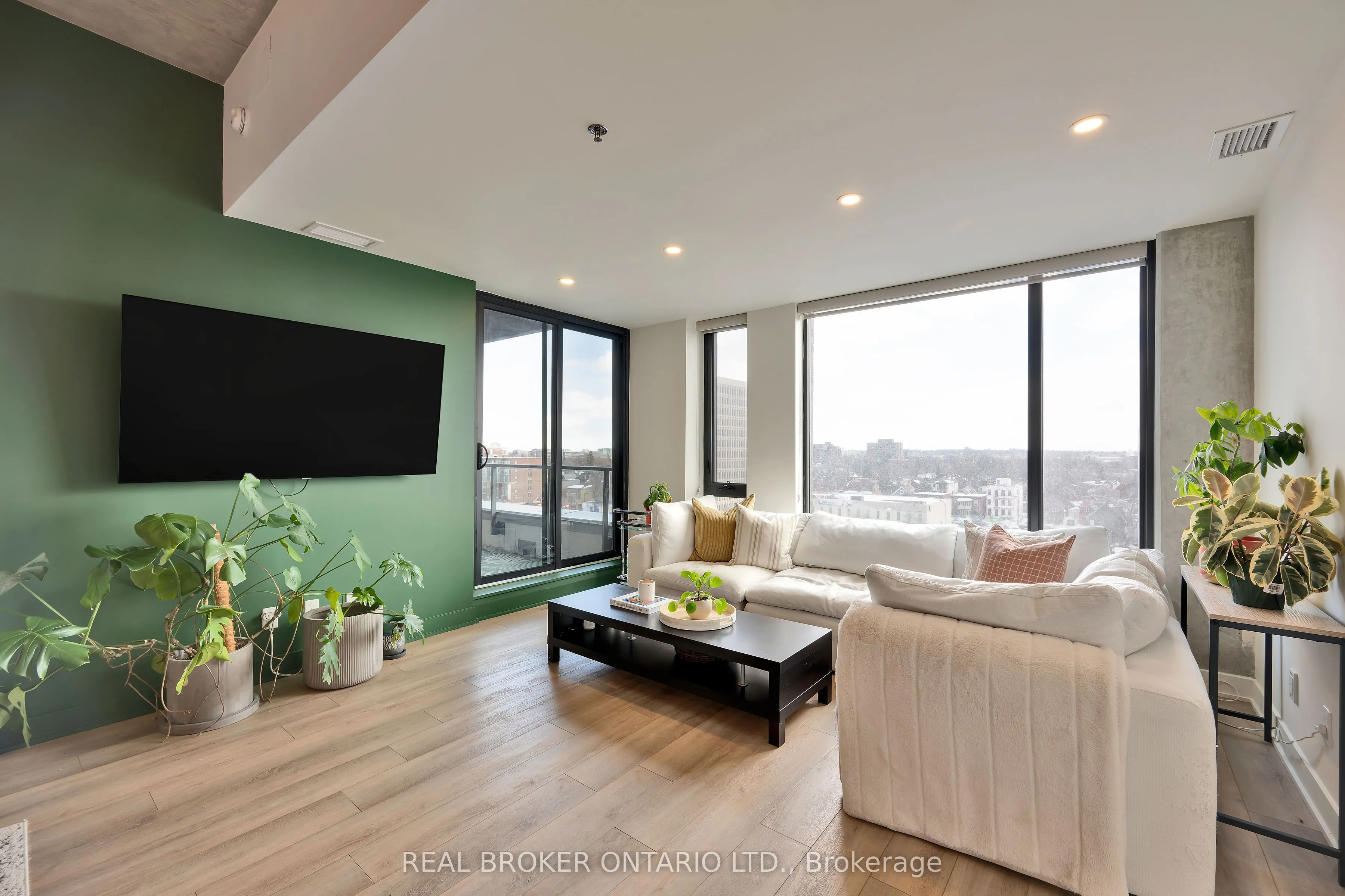 203 Catherine Street #703