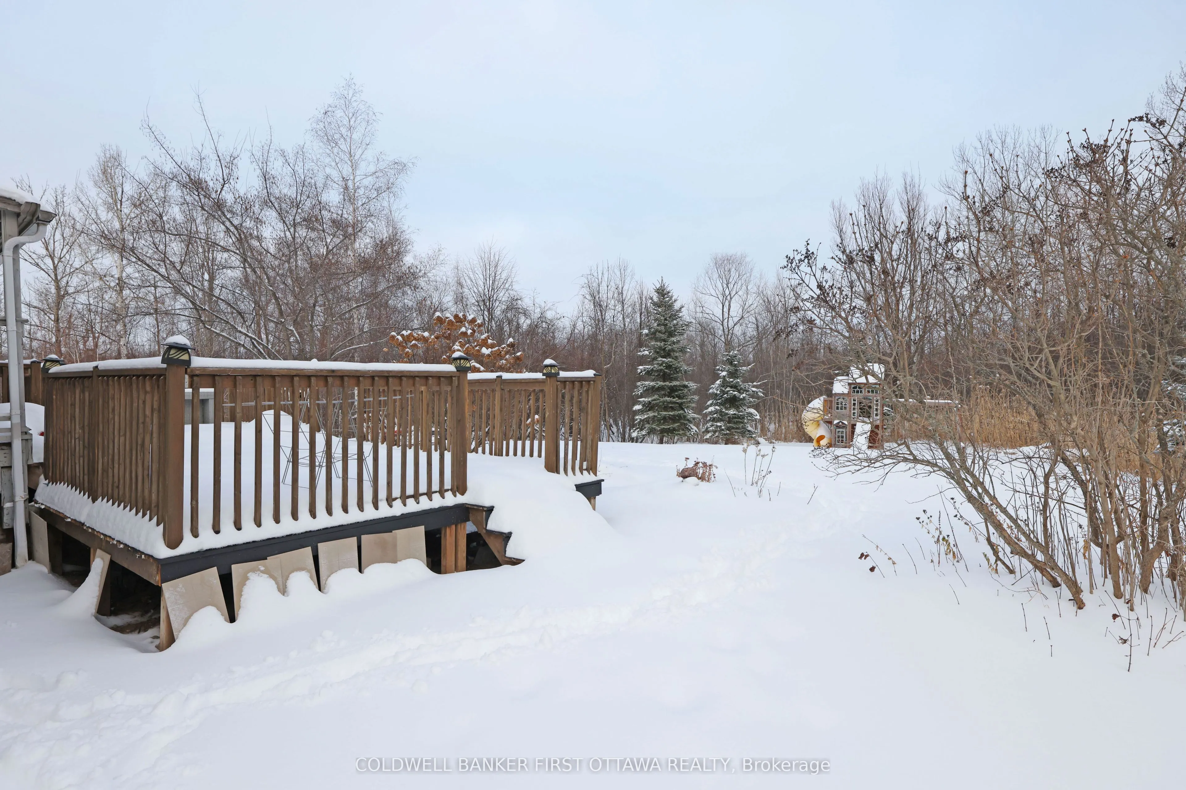 11 Rideau Crossing Crescent