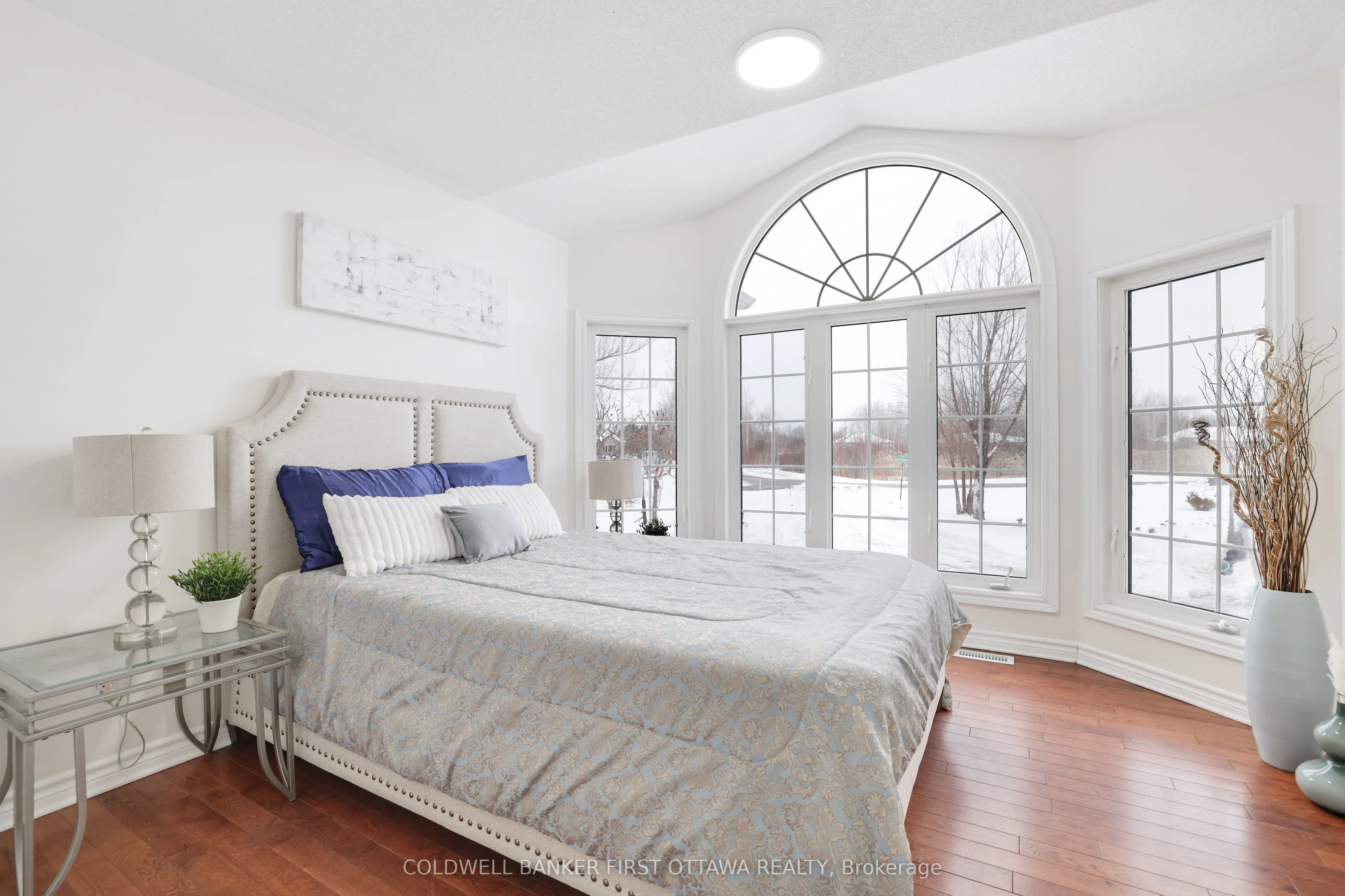 11 Rideau Crossing Crescent