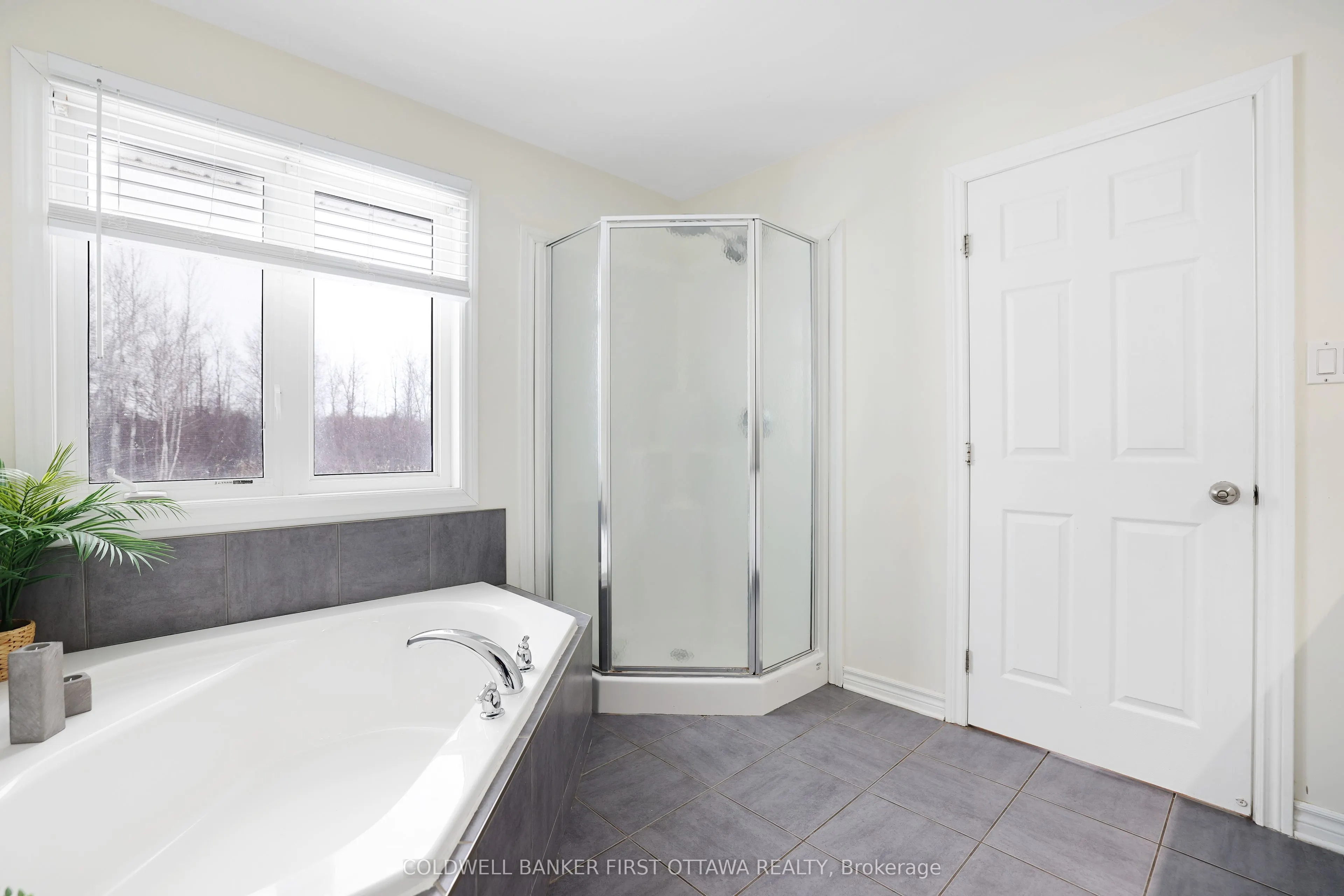 11 Rideau Crossing Crescent