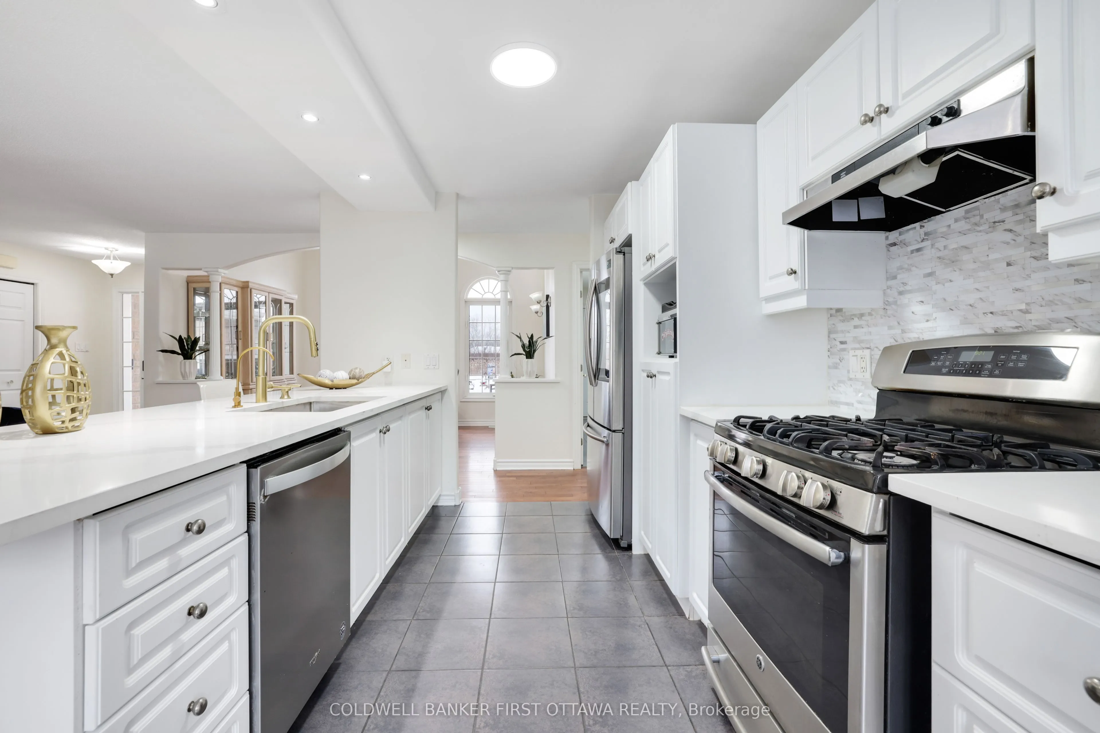 11 Rideau Crossing Crescent