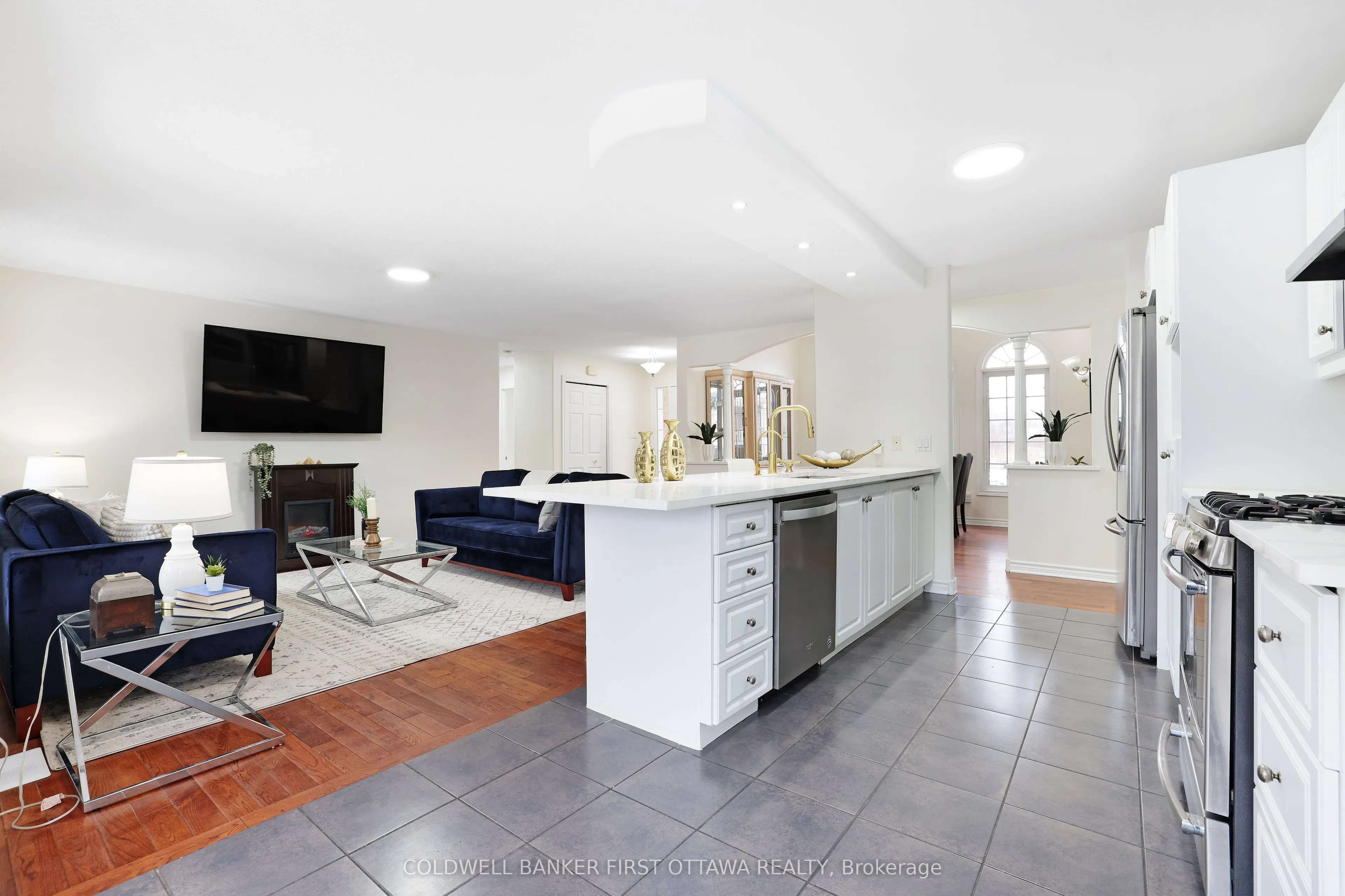 11 Rideau Crossing Crescent