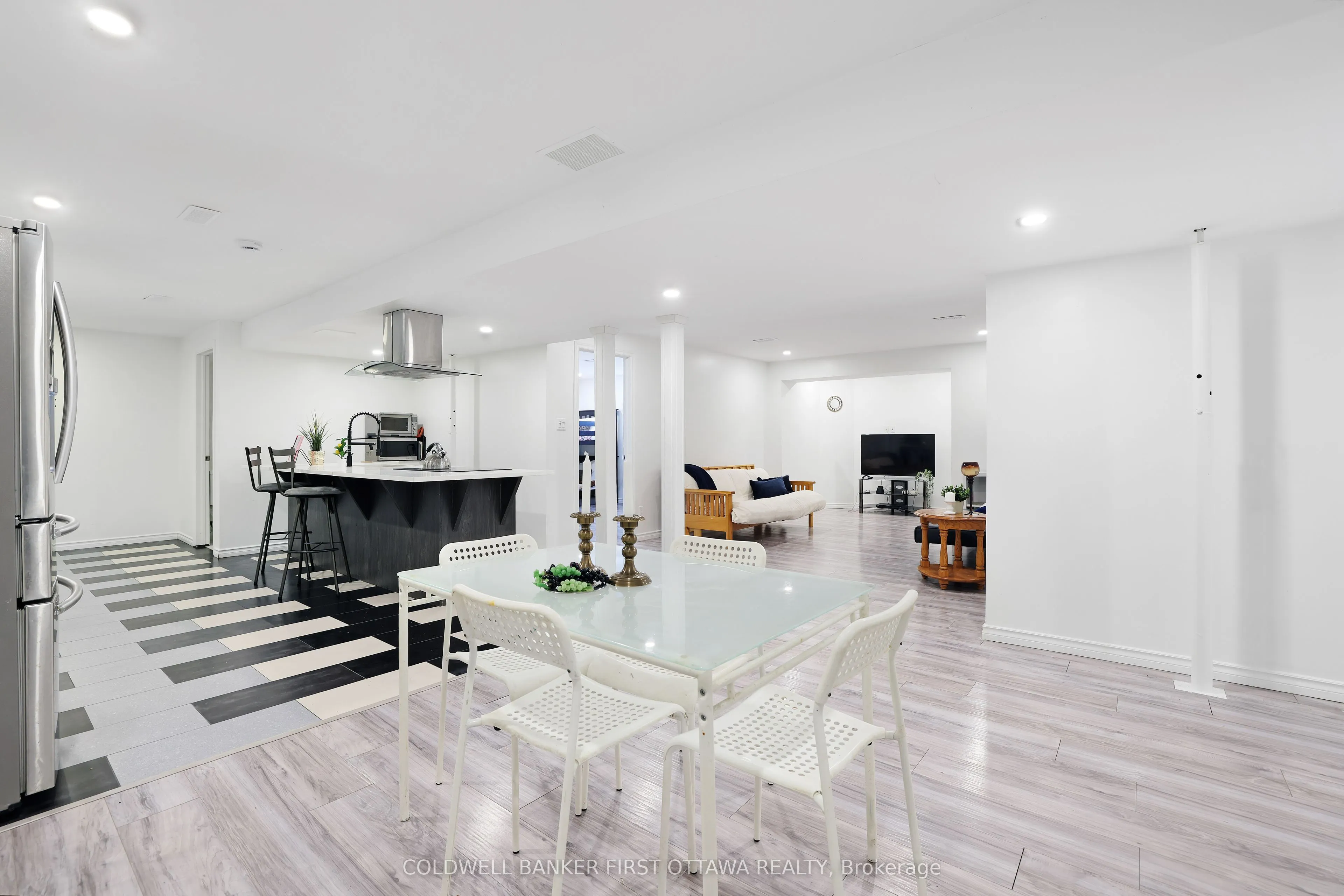 11 Rideau Crossing Crescent