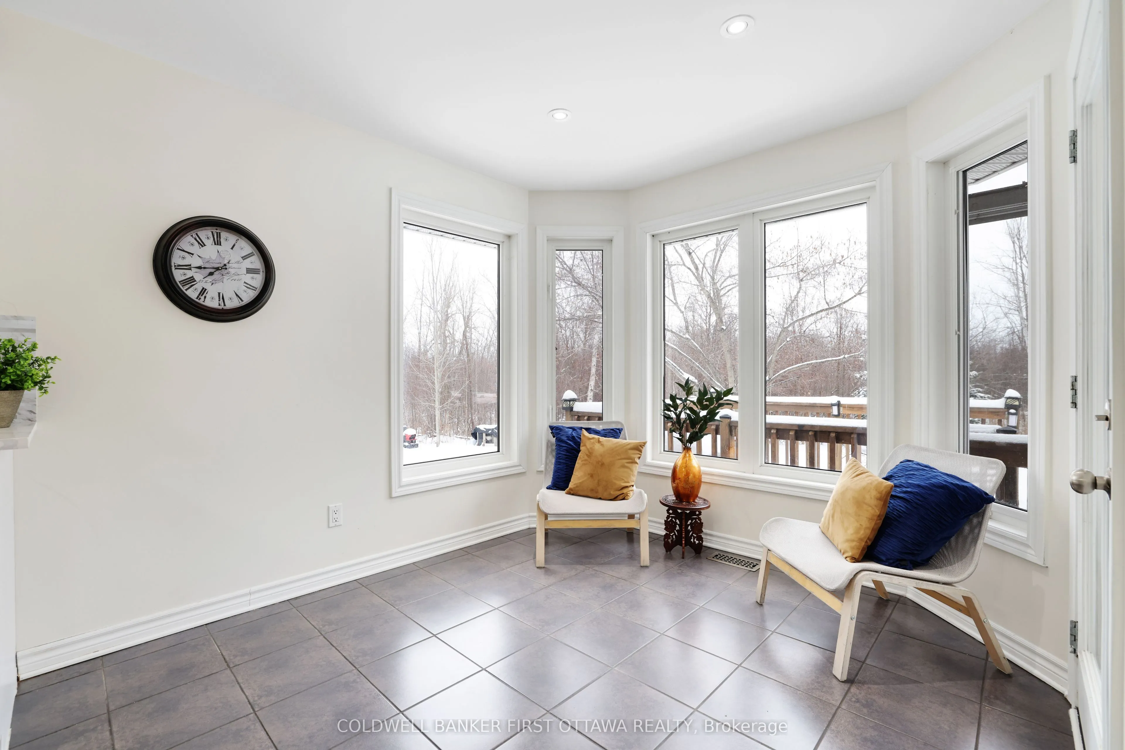 11 Rideau Crossing Crescent