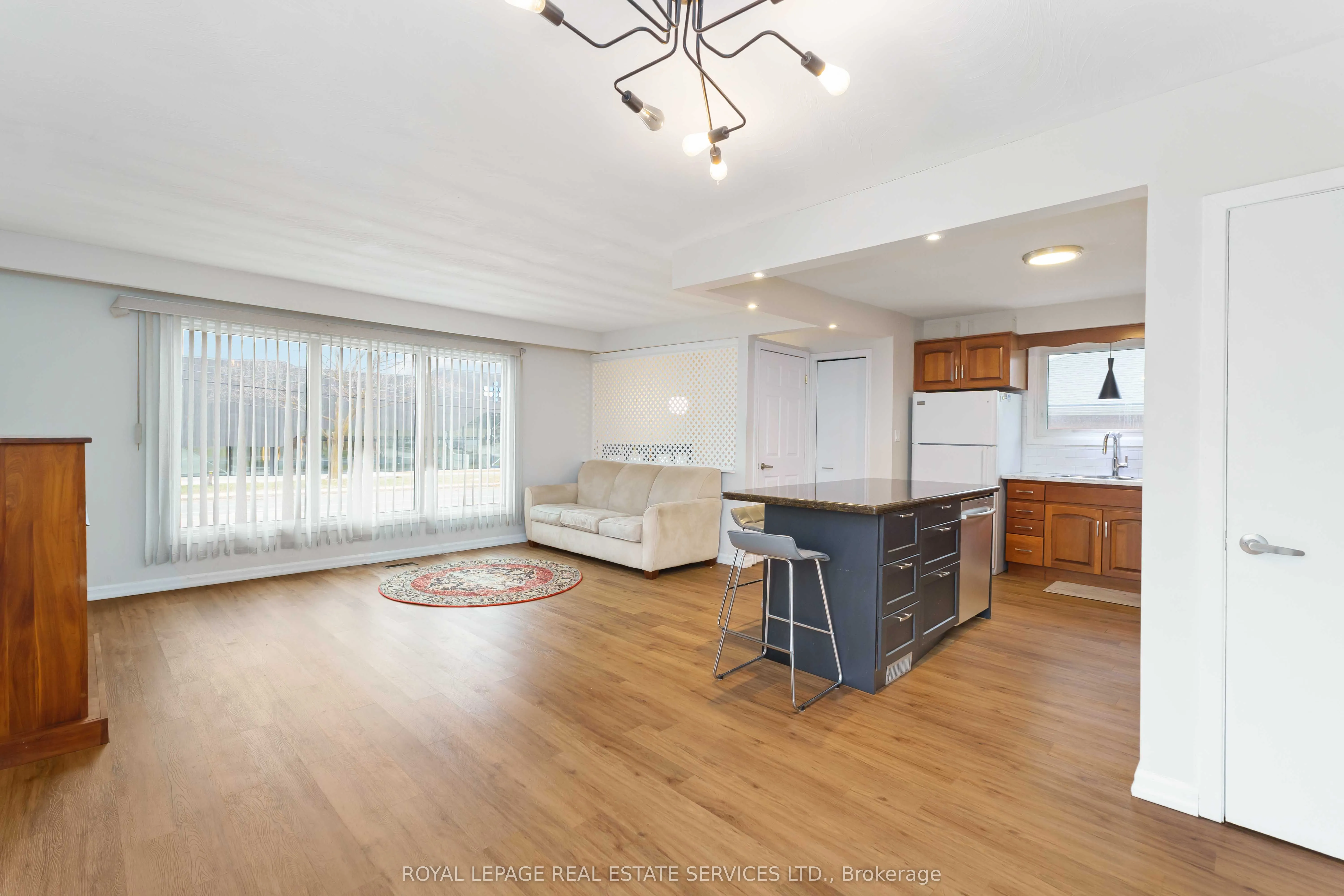 517 Mohawk Road W #Main