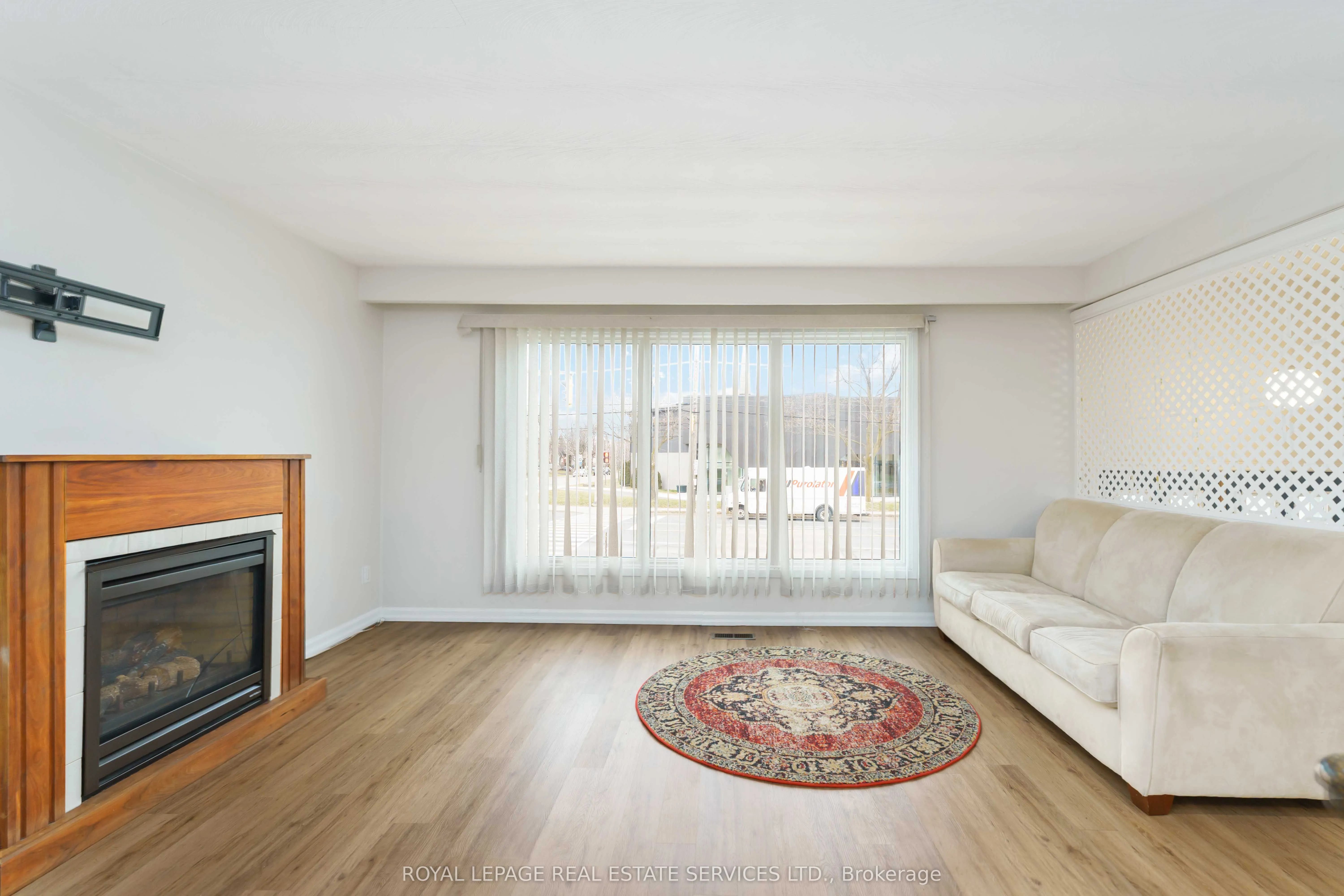 517 Mohawk Road W #Main