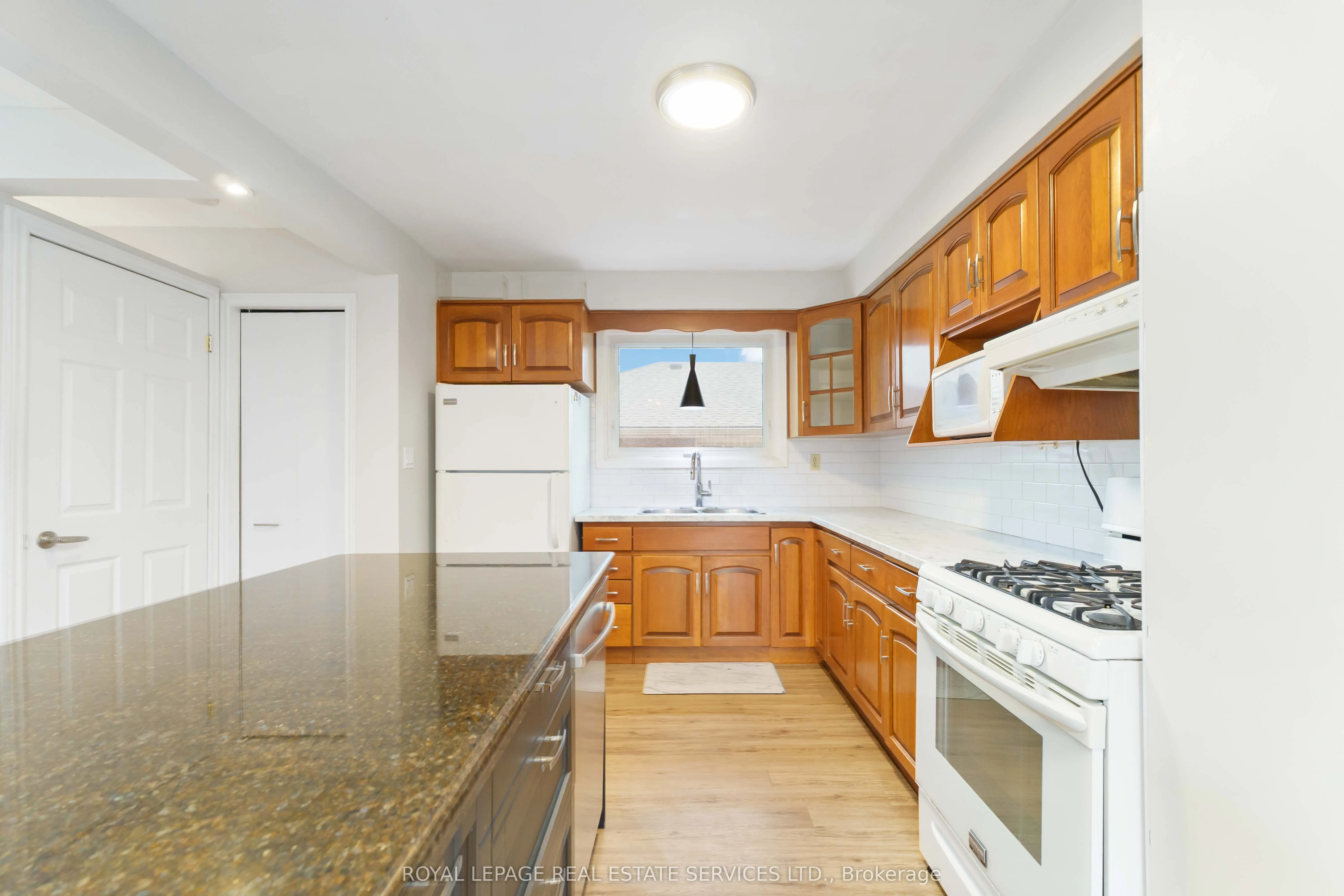 517 Mohawk Road W #Main