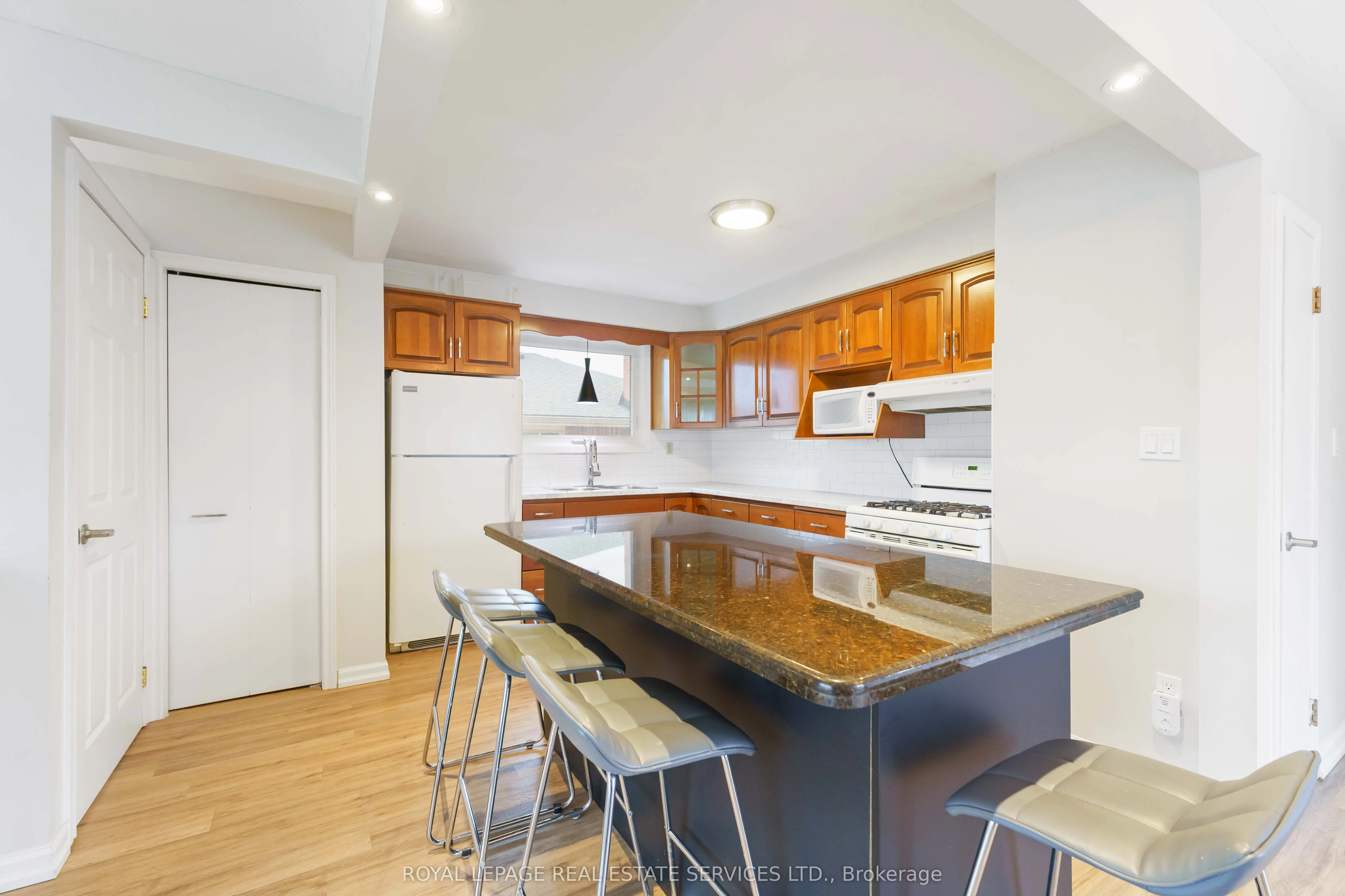 517 Mohawk Road W #Main