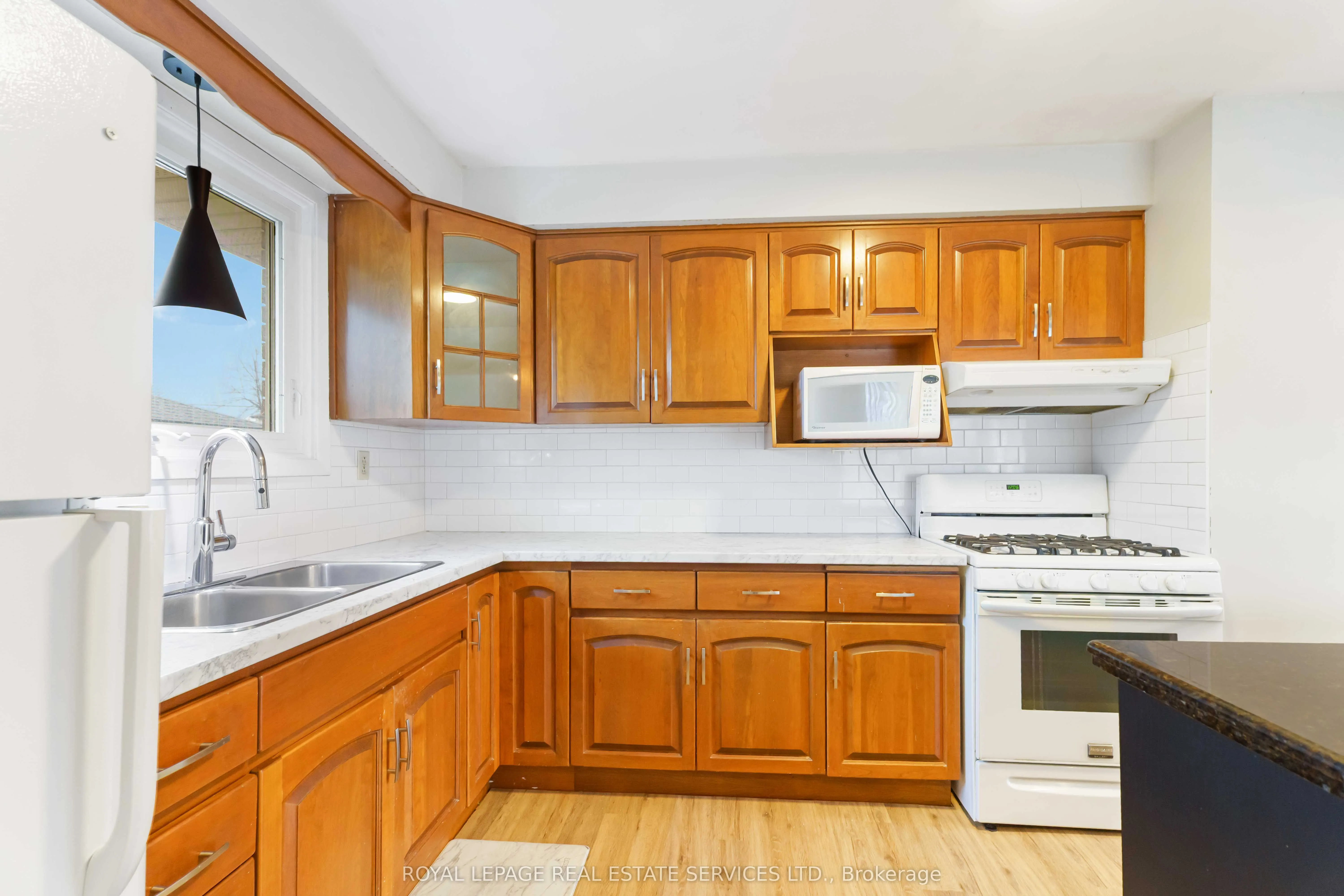 517 Mohawk Road W #Main