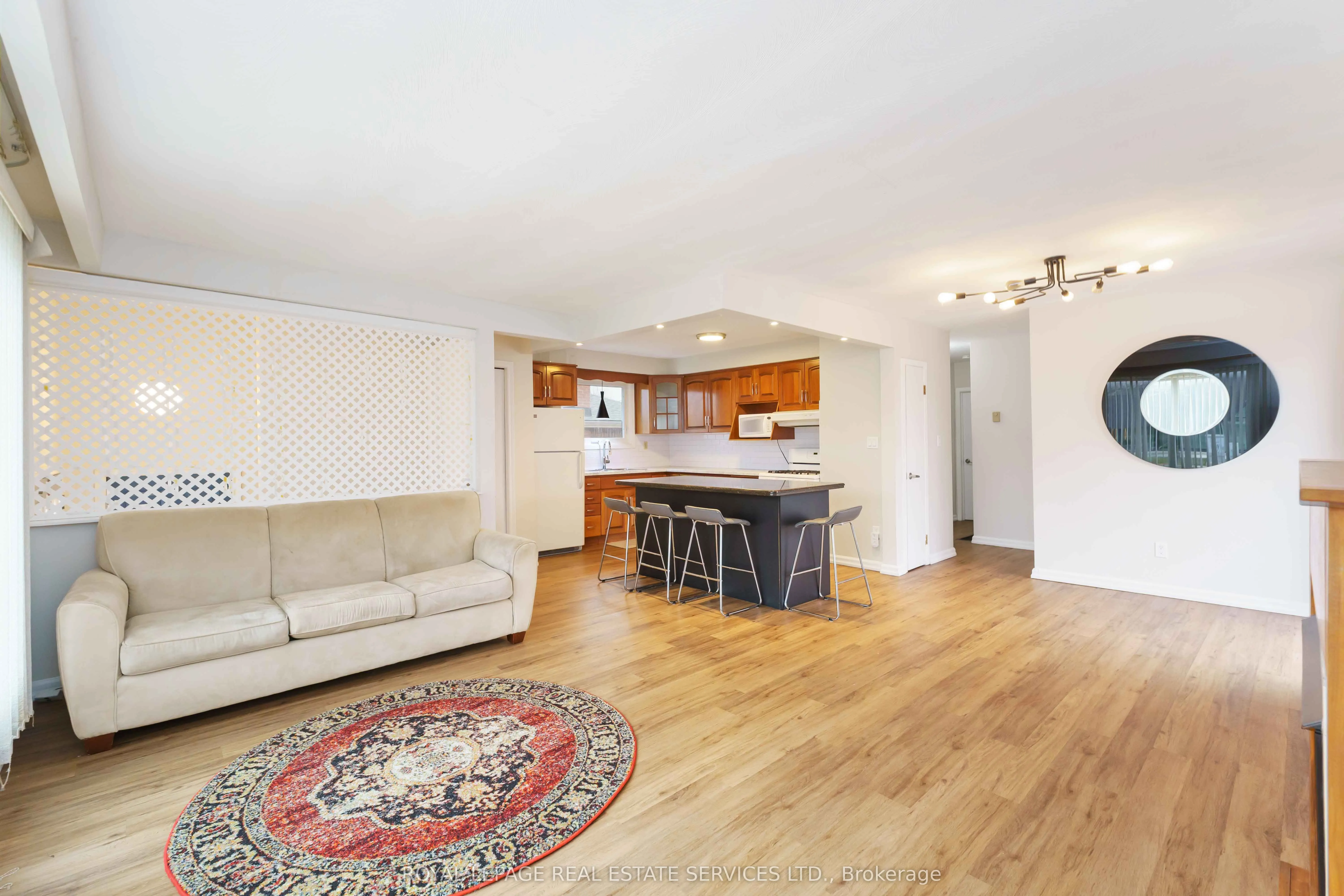 517 Mohawk Road W #Main