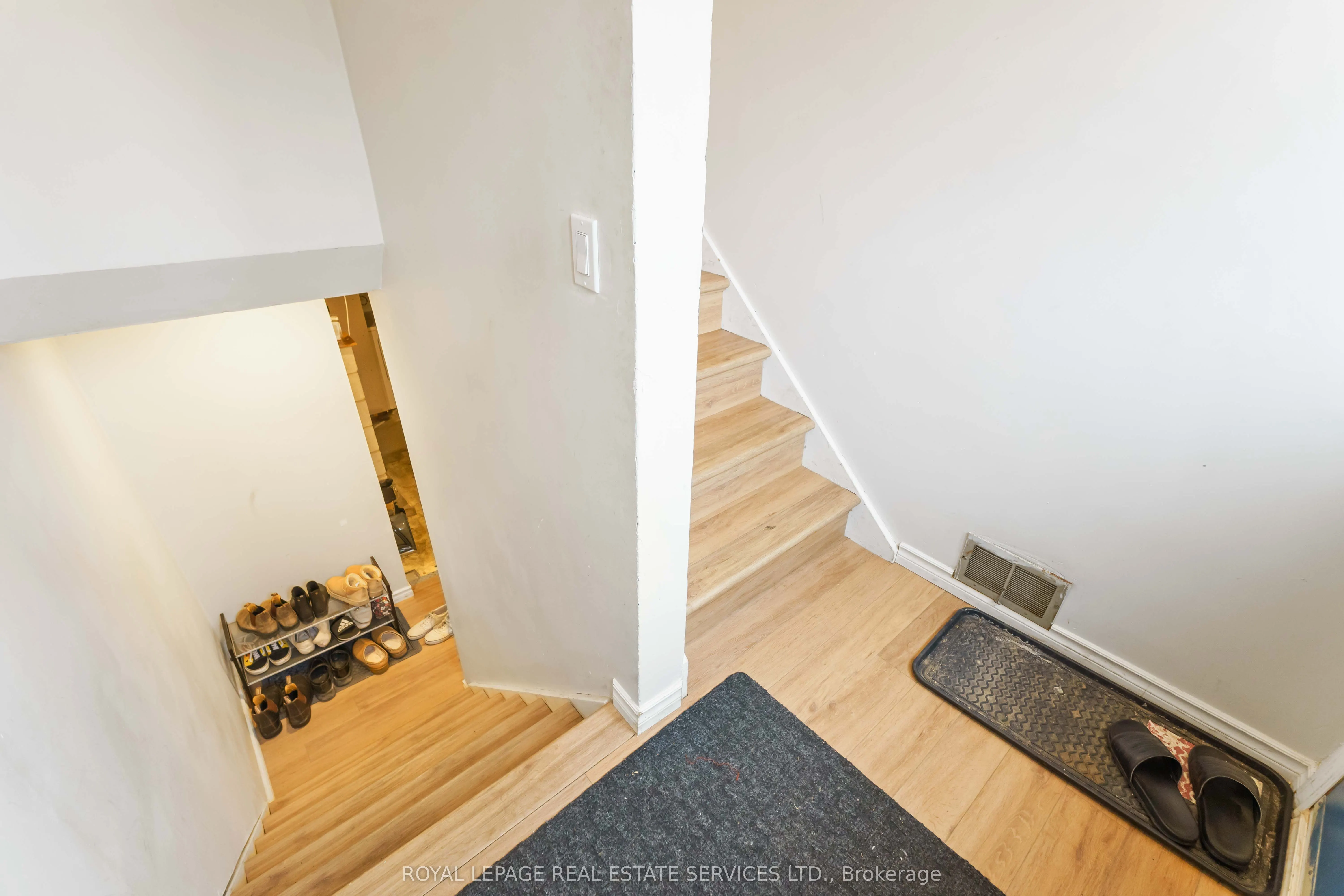 517 Mohawk Road W #Main