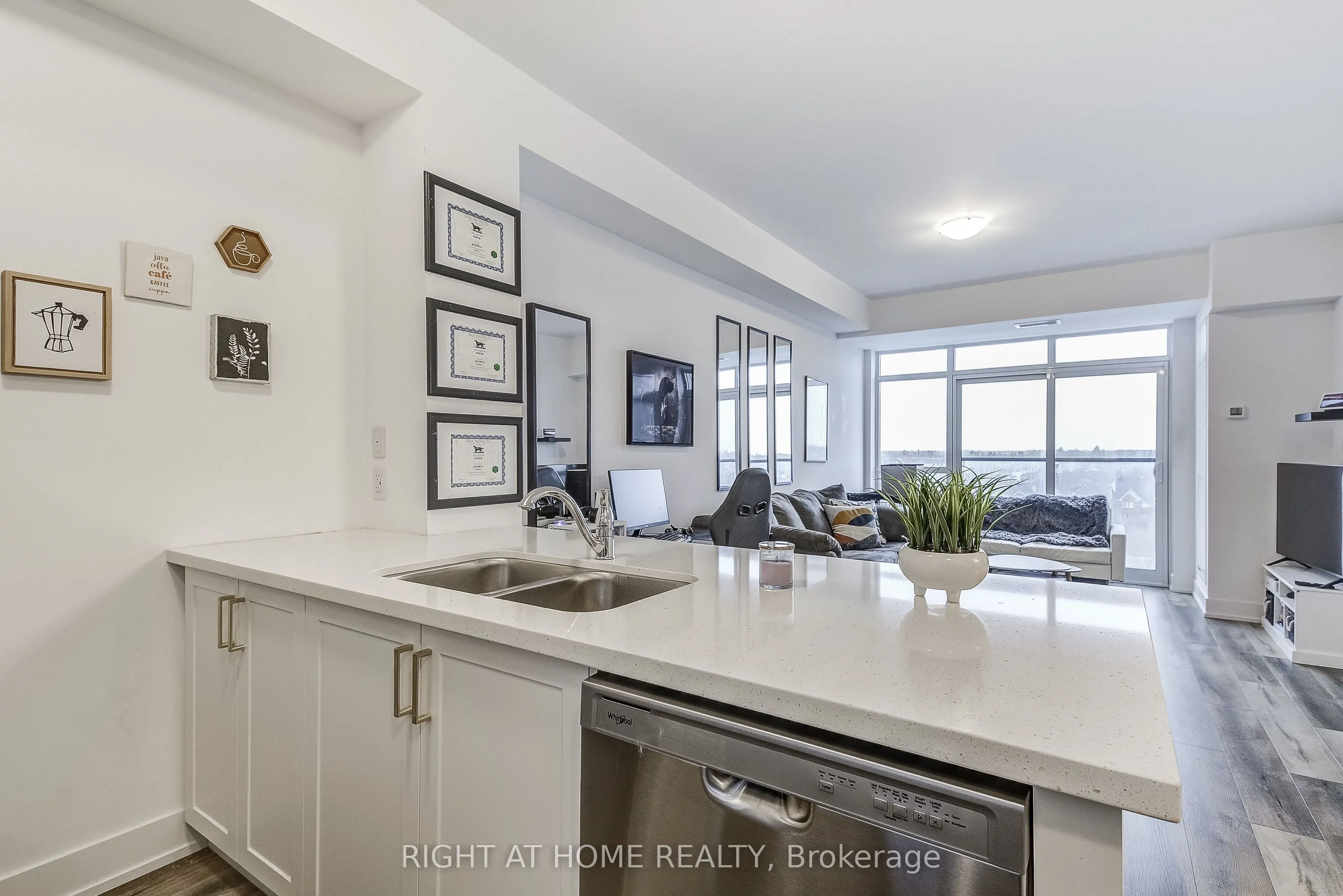 470 Dundas Street E #604