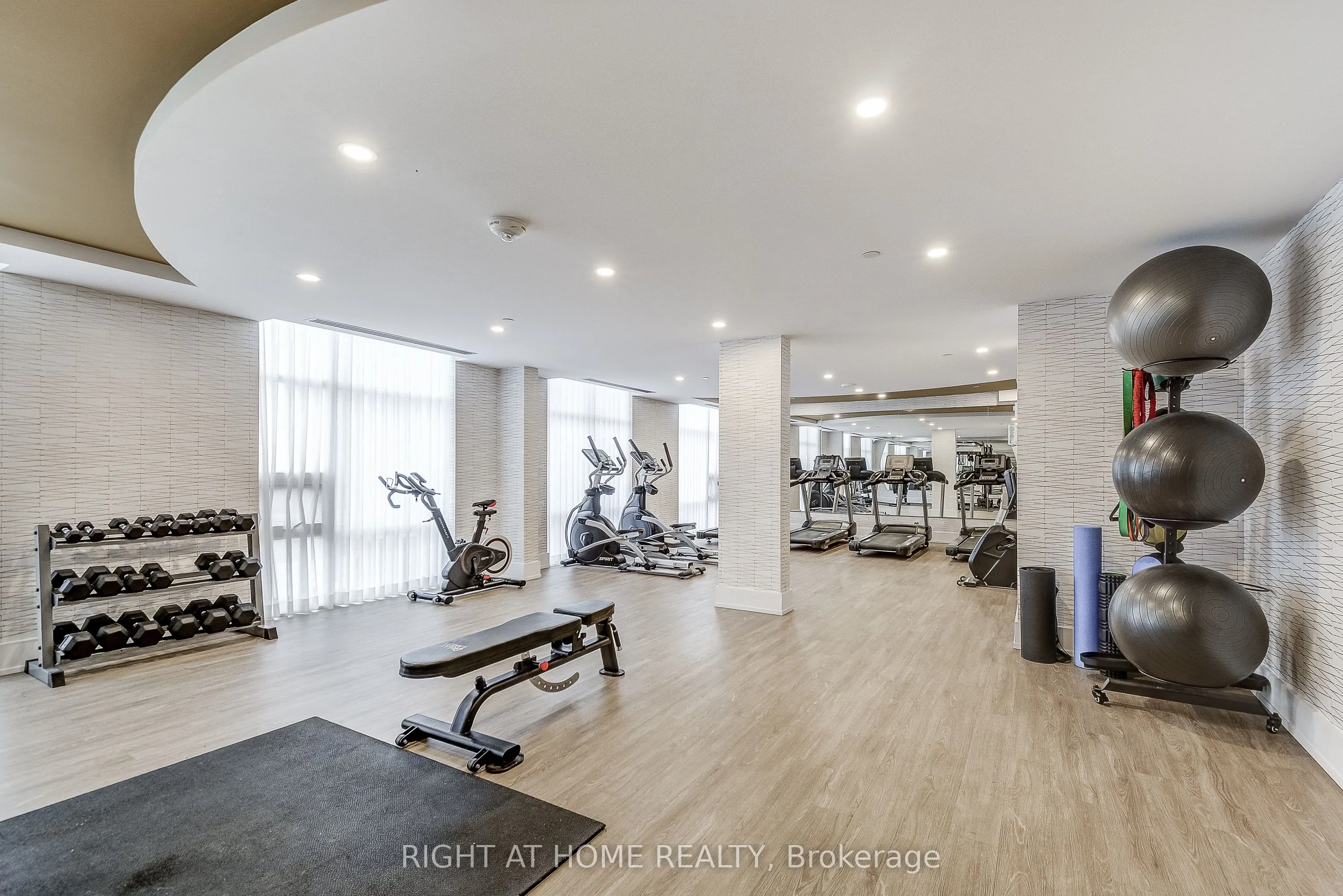 470 Dundas Street E #604