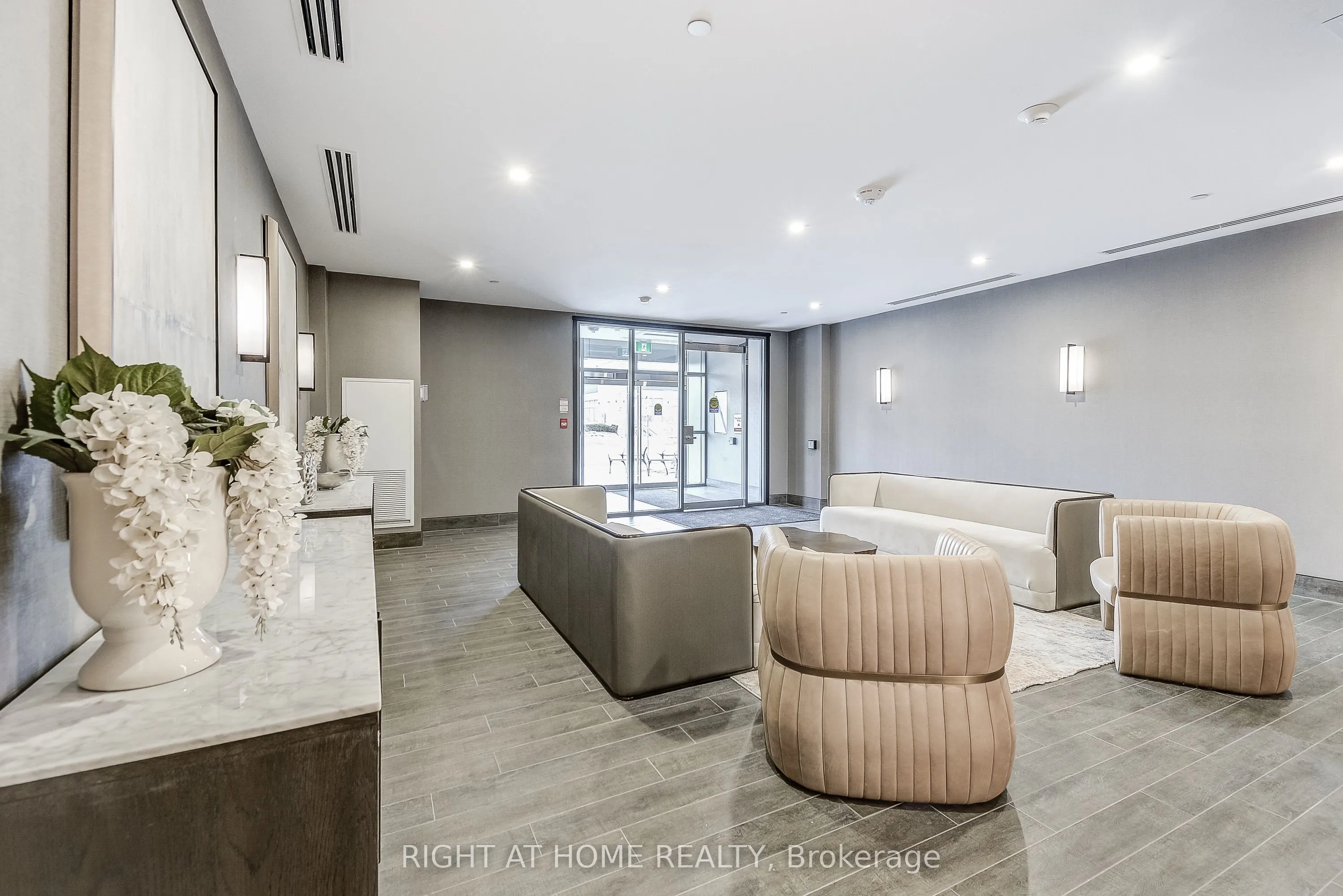 470 Dundas Street E #604