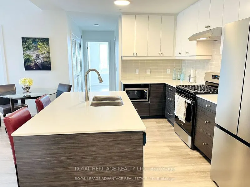 19B West Street N #402