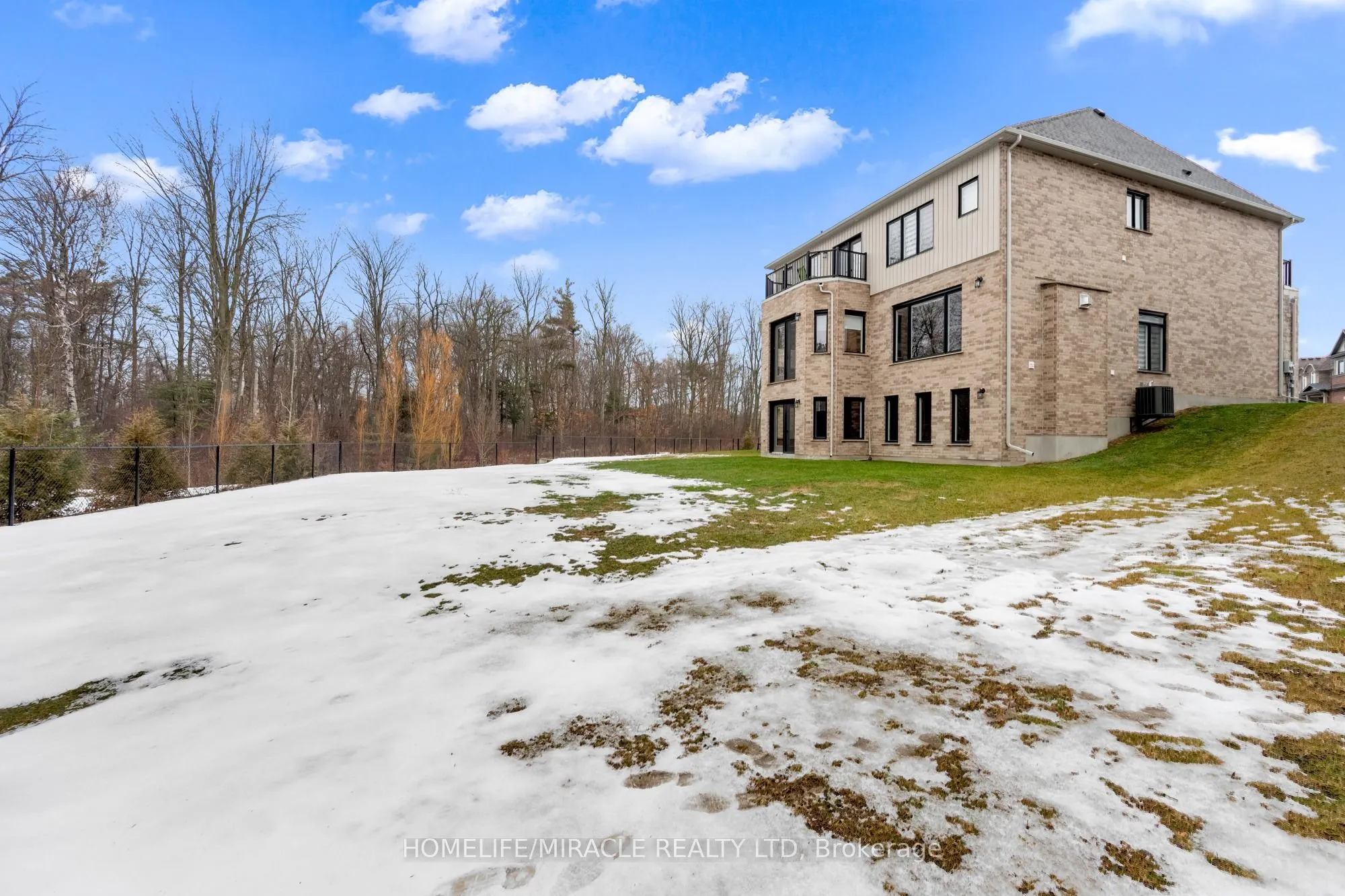 147 AMBROUS Crescent