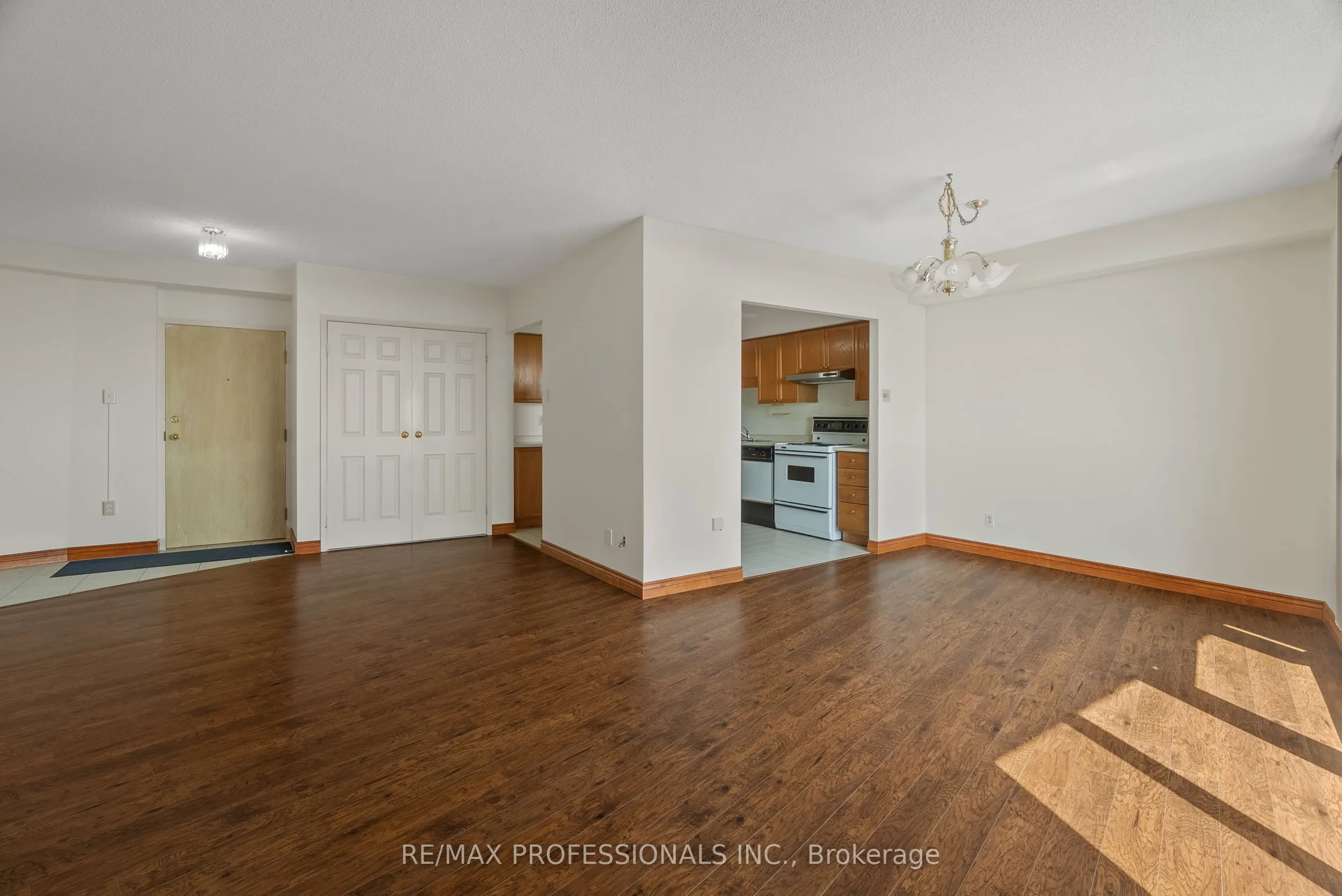 9 Bonheur Court #905