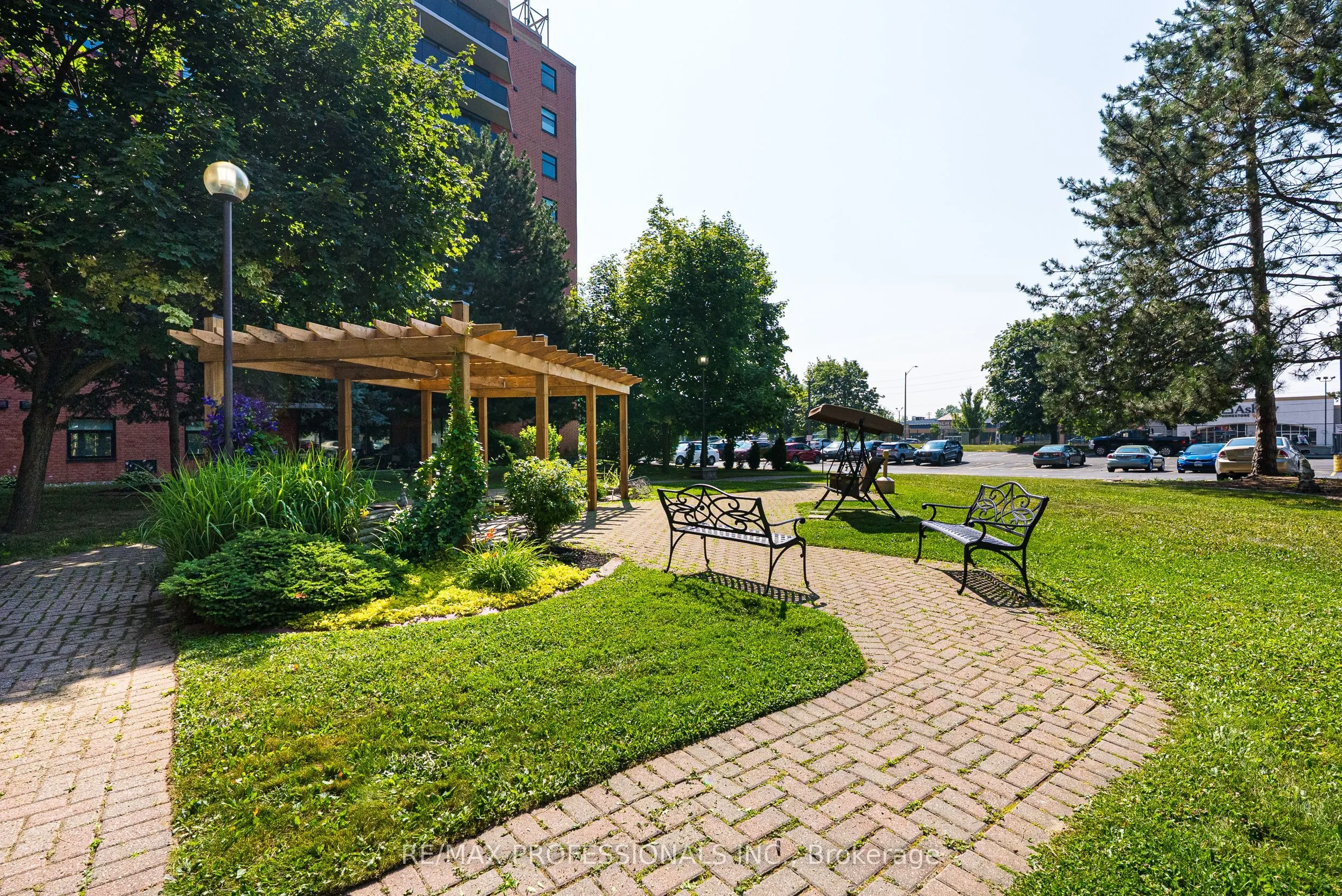9 Bonheur Court #905