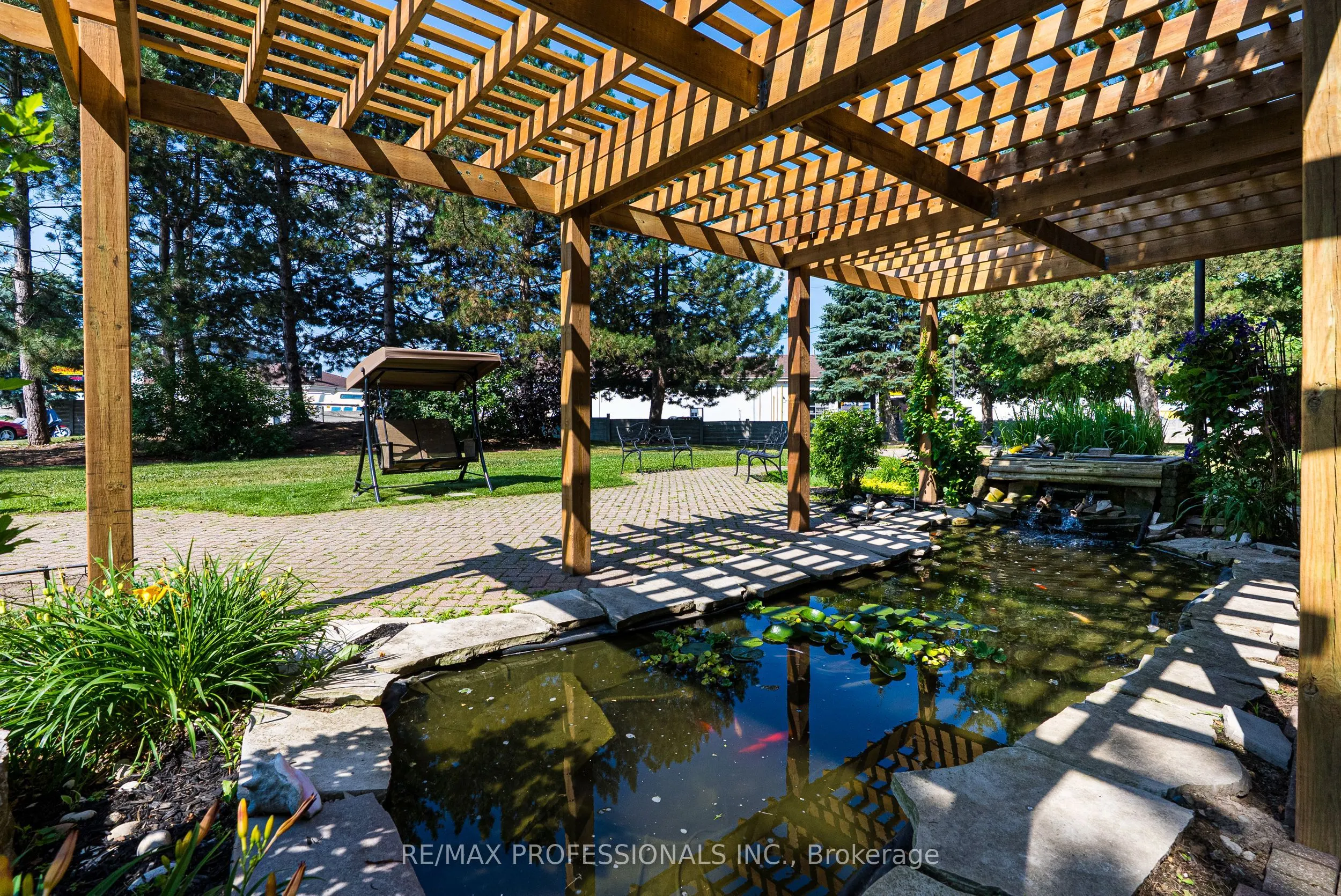 9 Bonheur Court #905