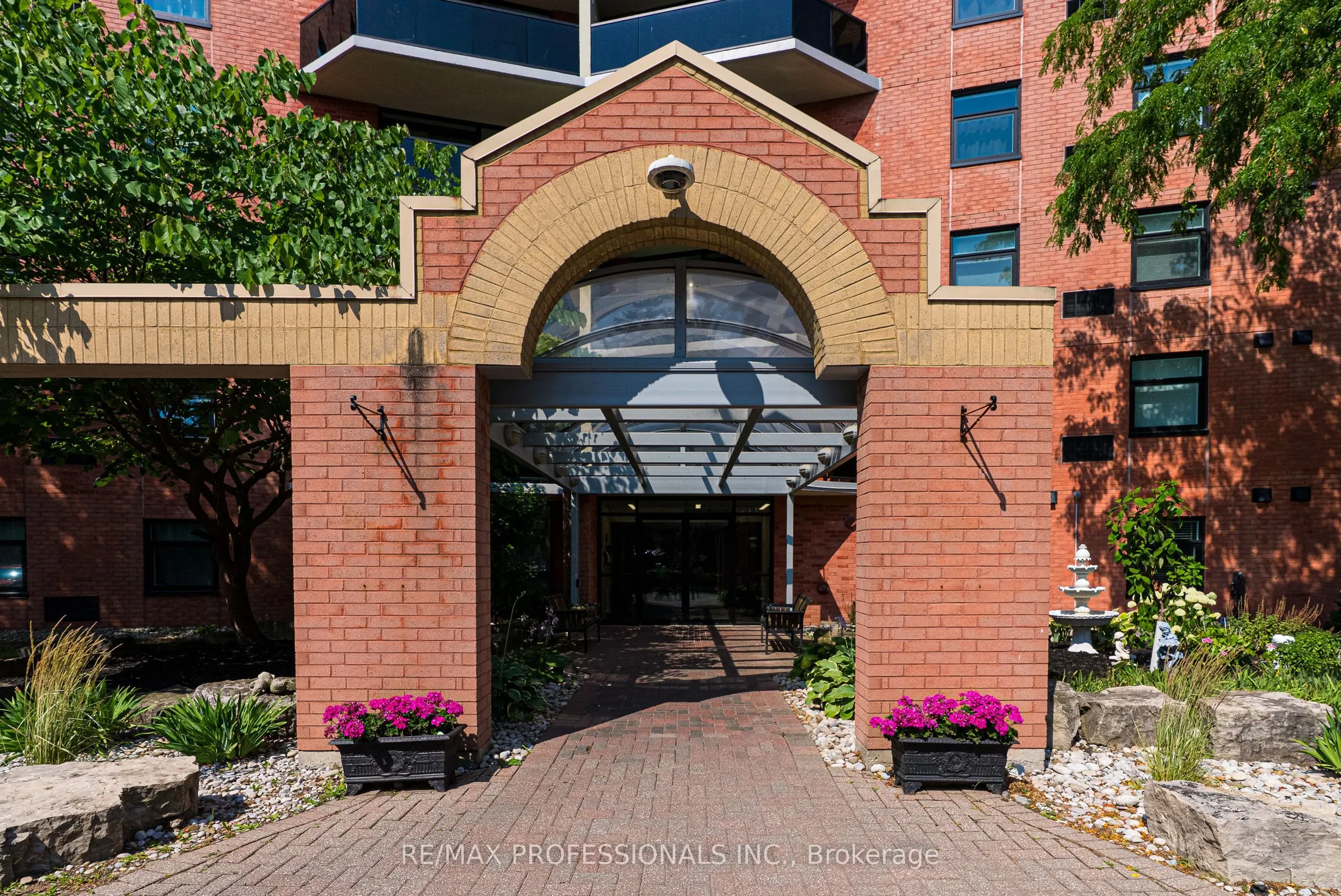9 Bonheur Court #905