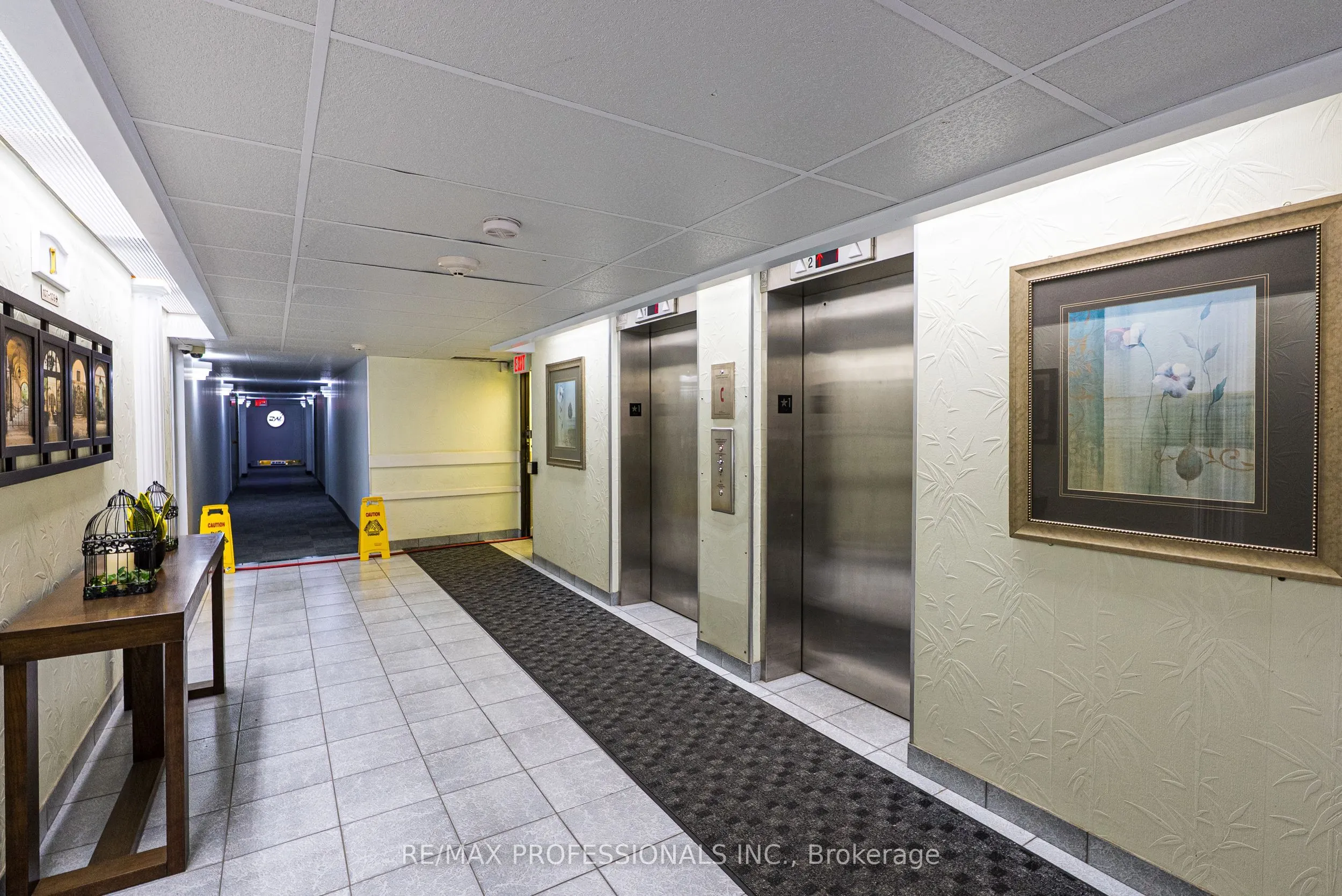 9 Bonheur Court #905