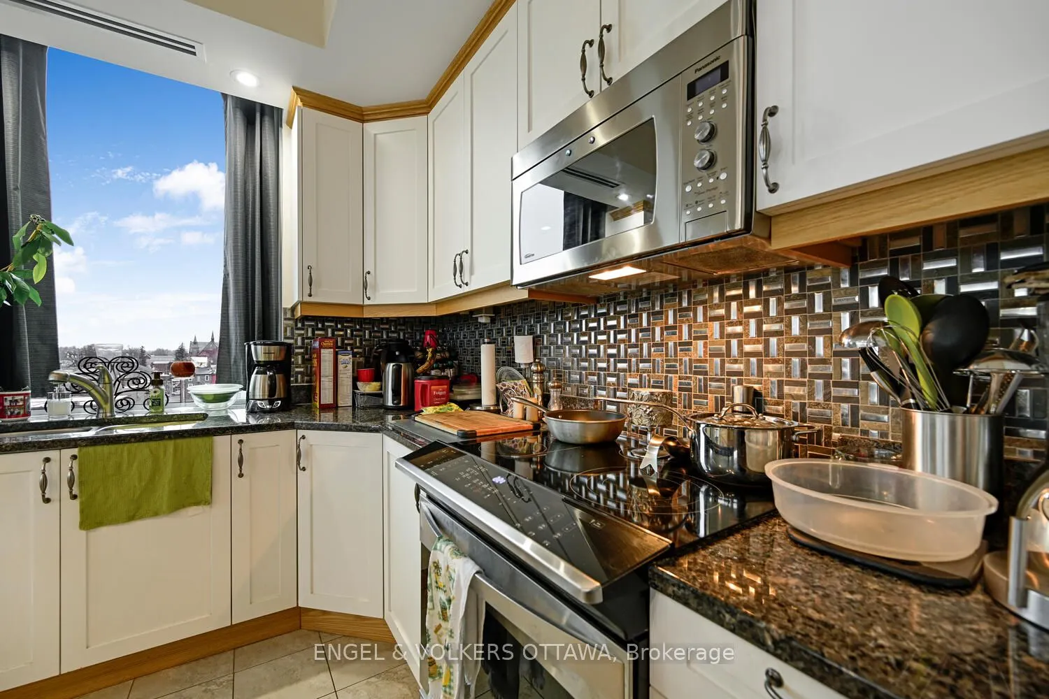 15 St Andrew Street #904