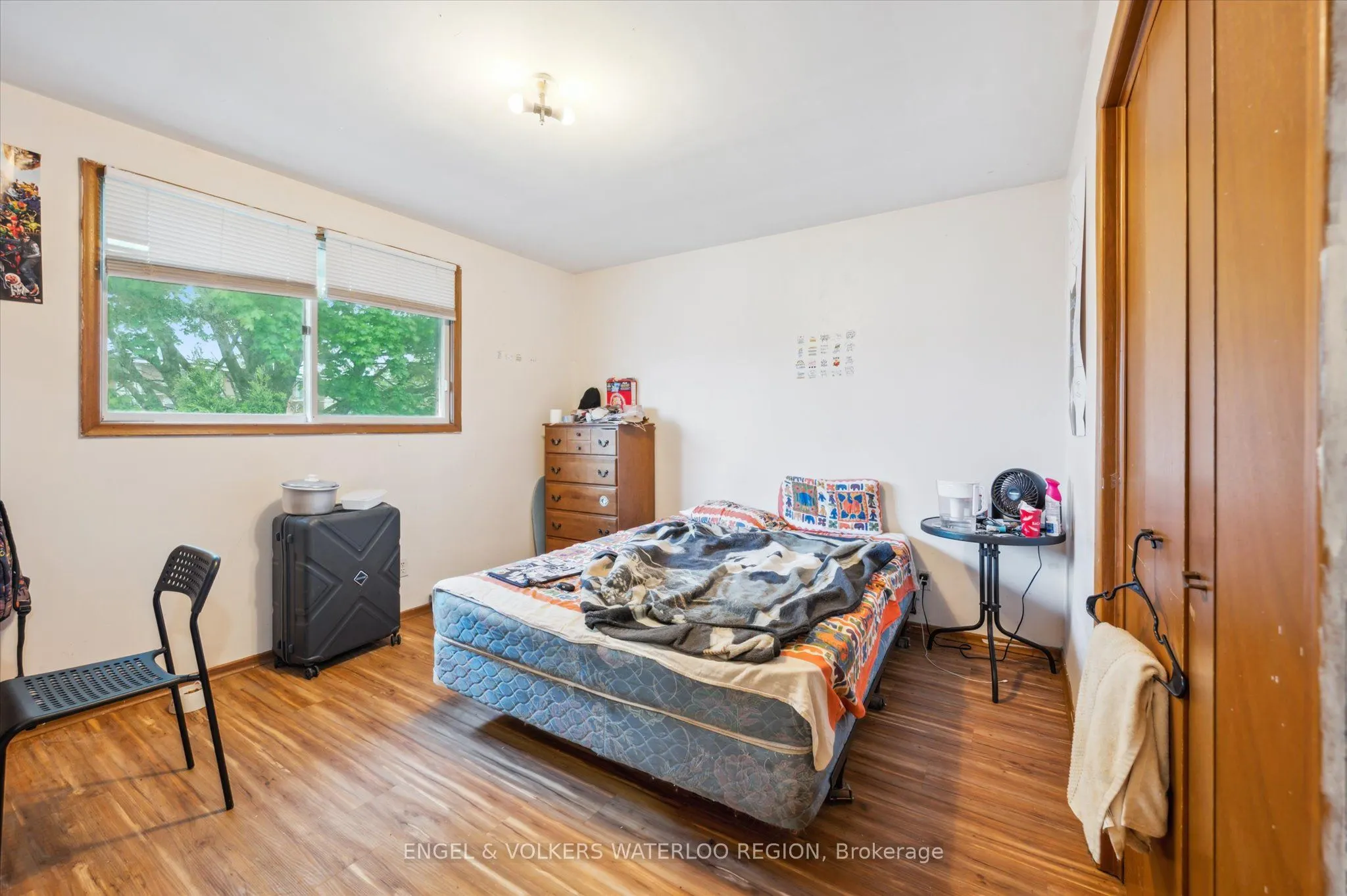 155 University Avenue E