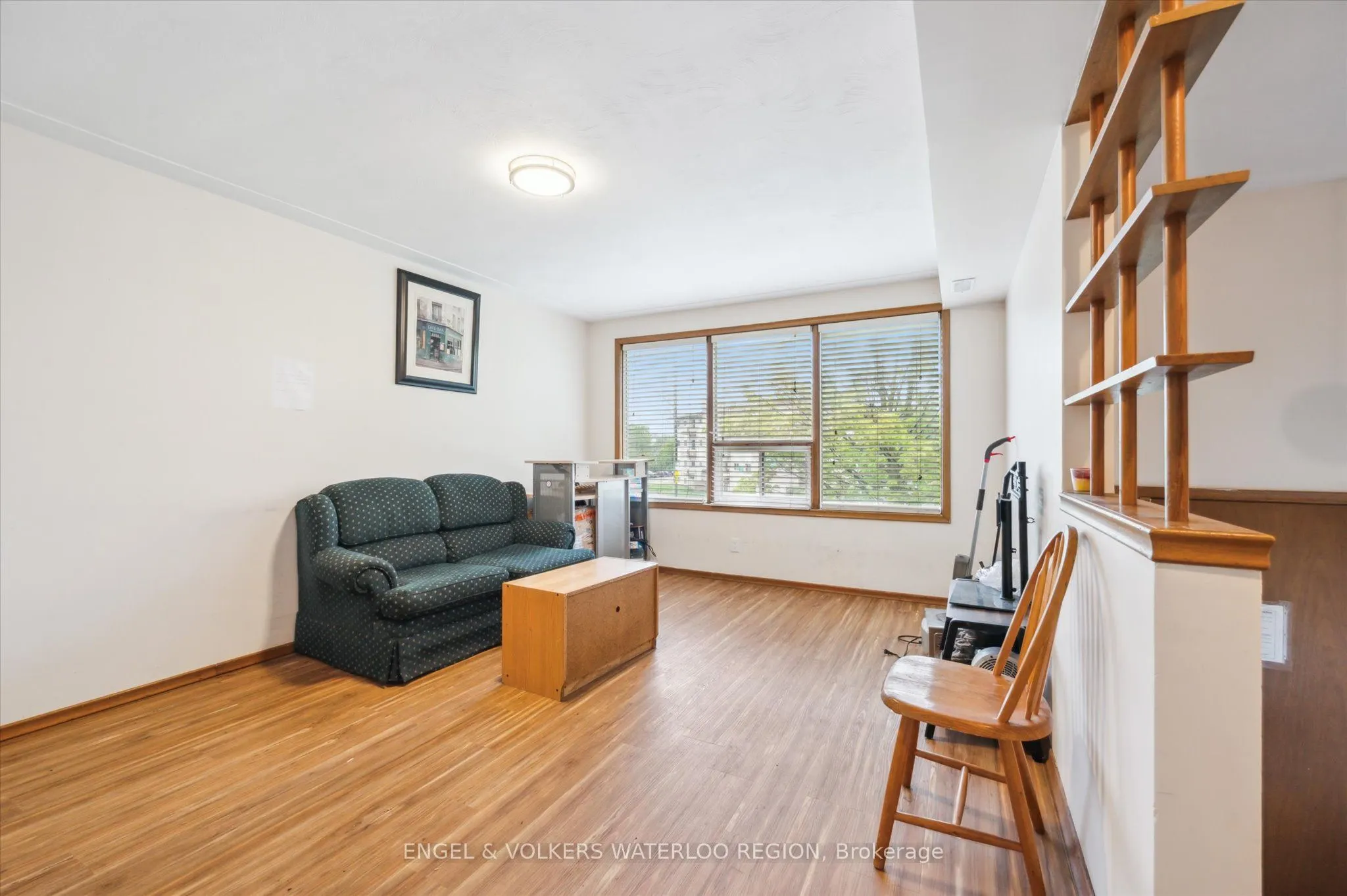 155 University Avenue E