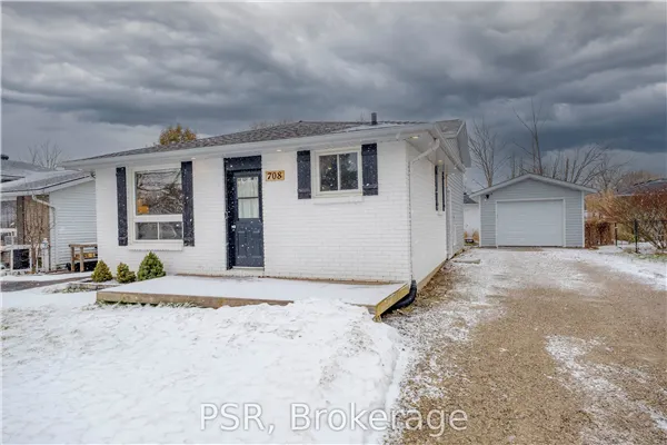 708 Johnston Crescent W