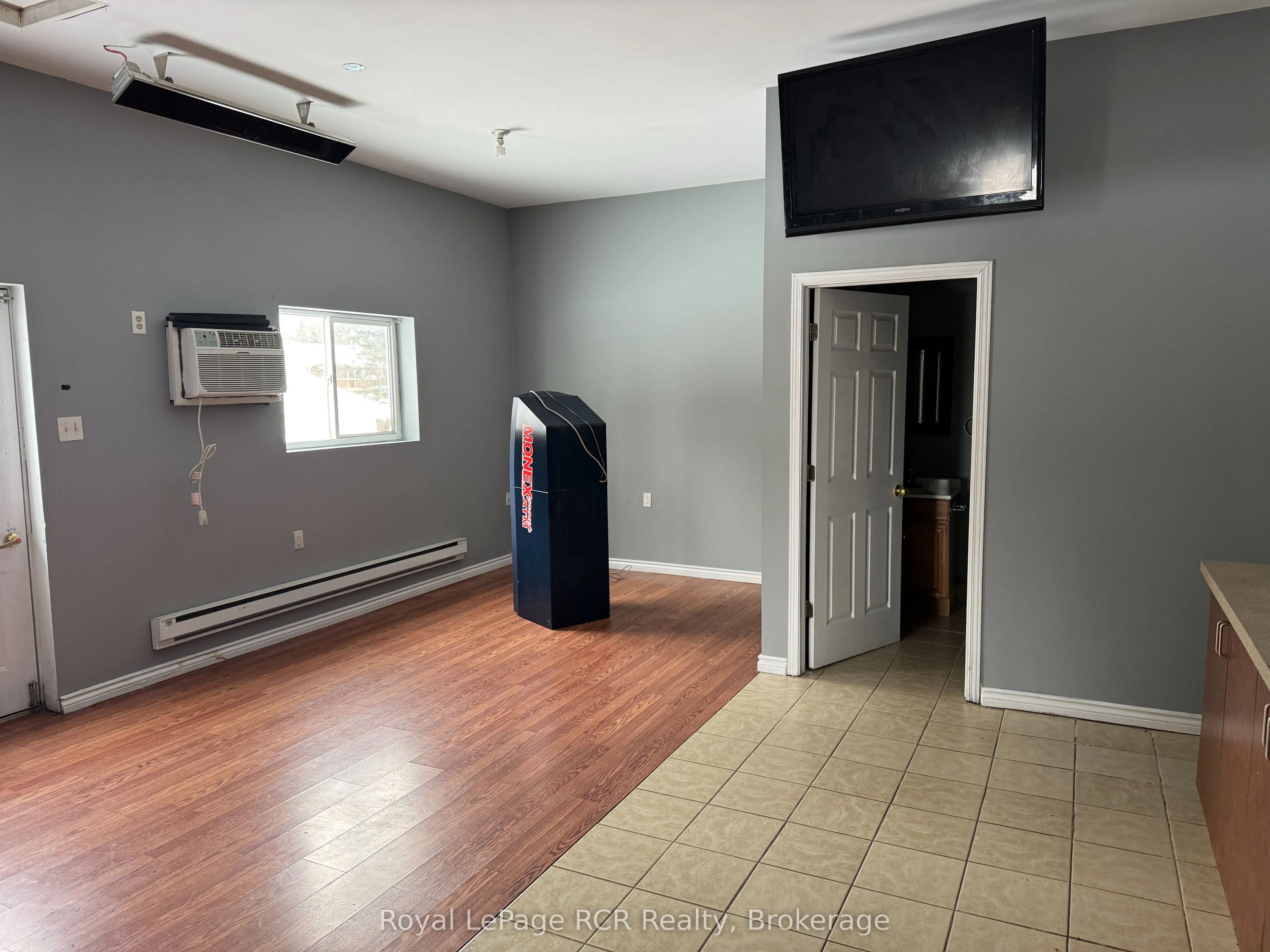 62 YONGE Street N