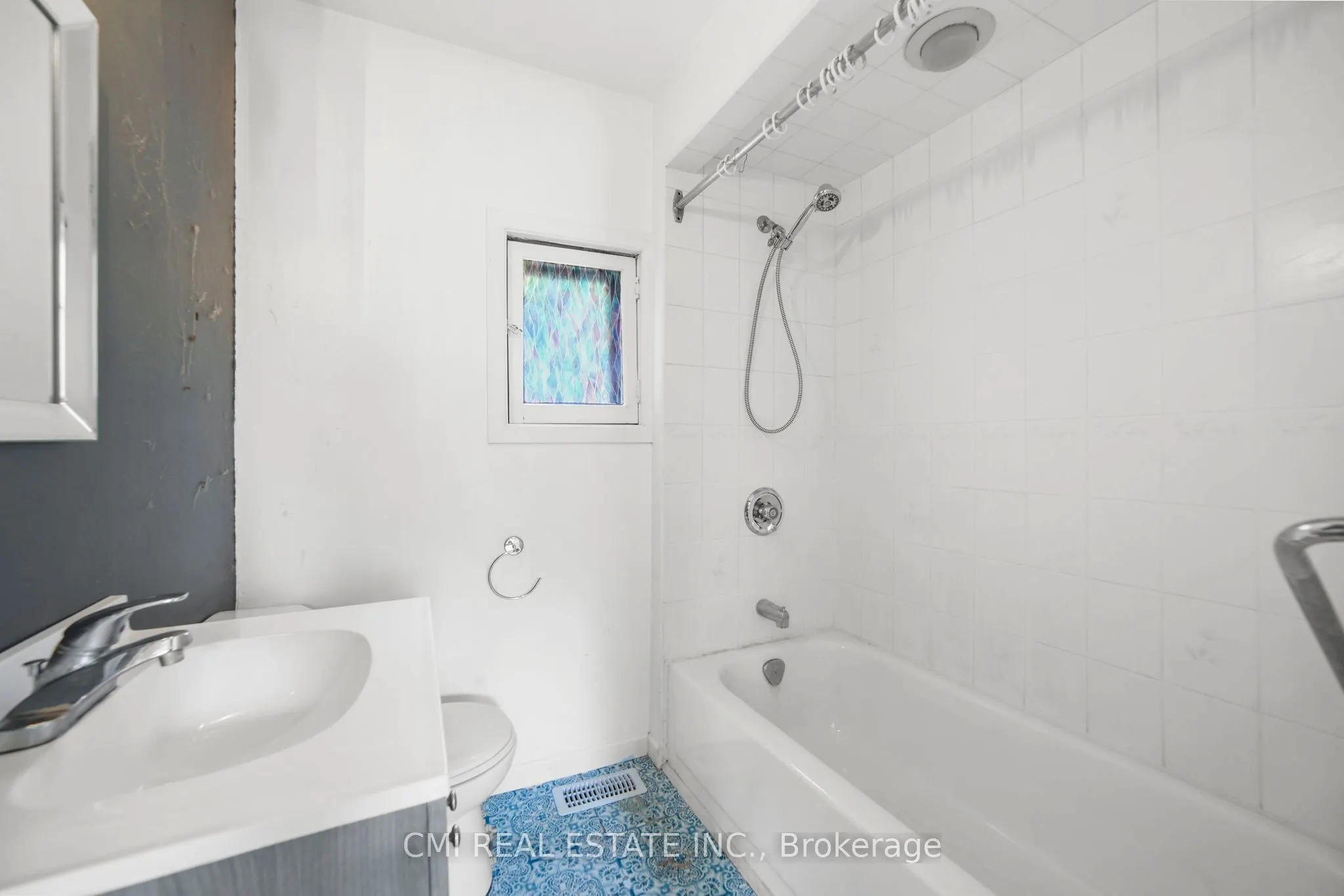 120 Second Avenue E