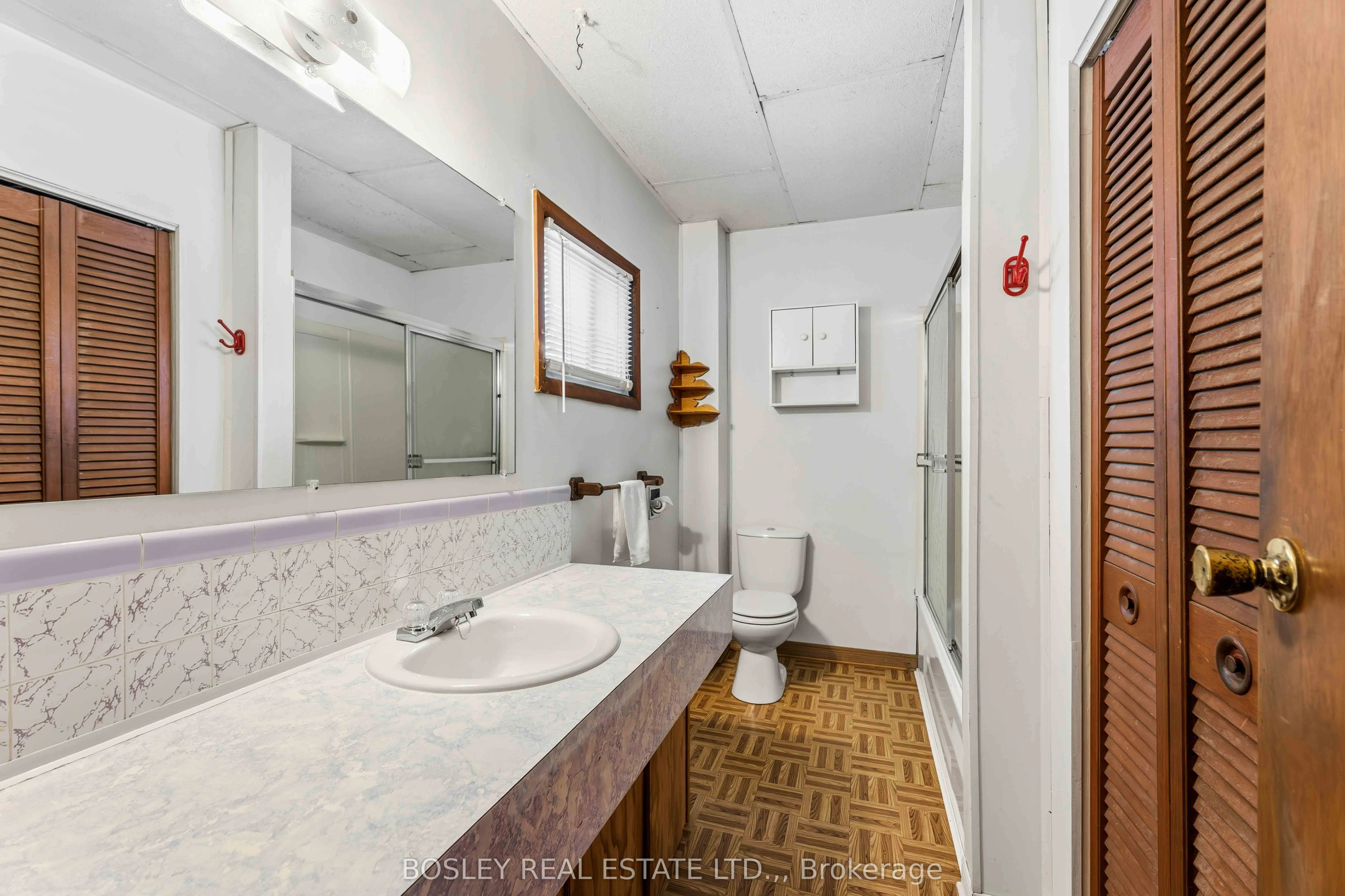 51 Queen Street S