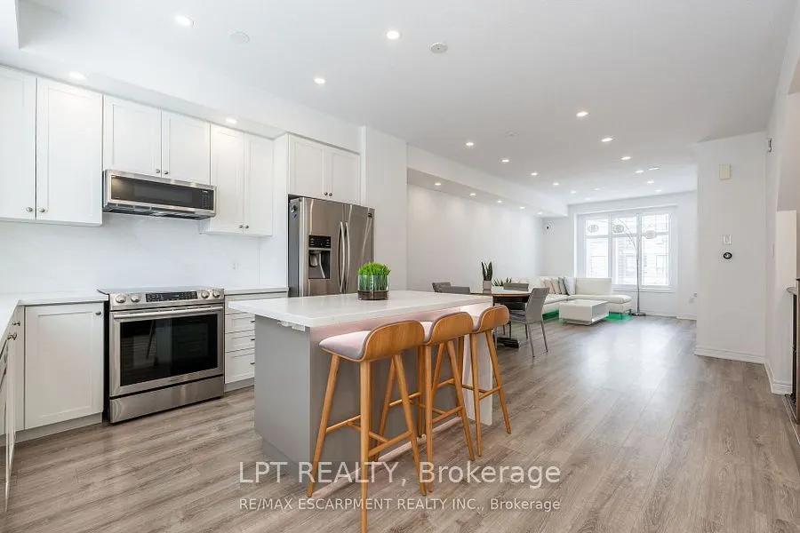 16 Place Polonaise Drive