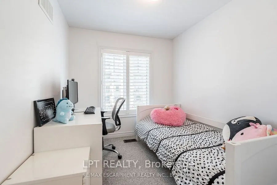 16 Place Polonaise Drive