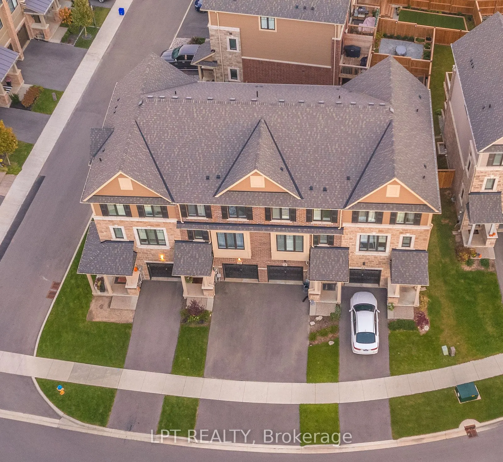 16 Place Polonaise Drive