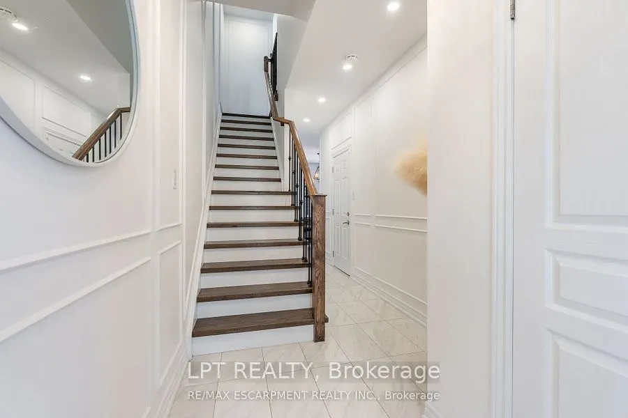 16 Place Polonaise Drive
