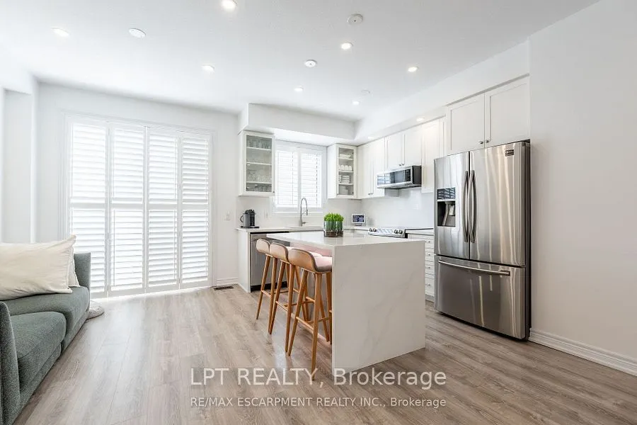 16 Place Polonaise Drive