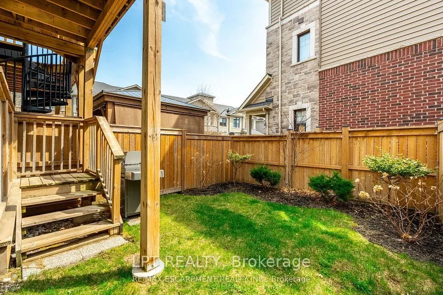 16 Place Polonaise Drive