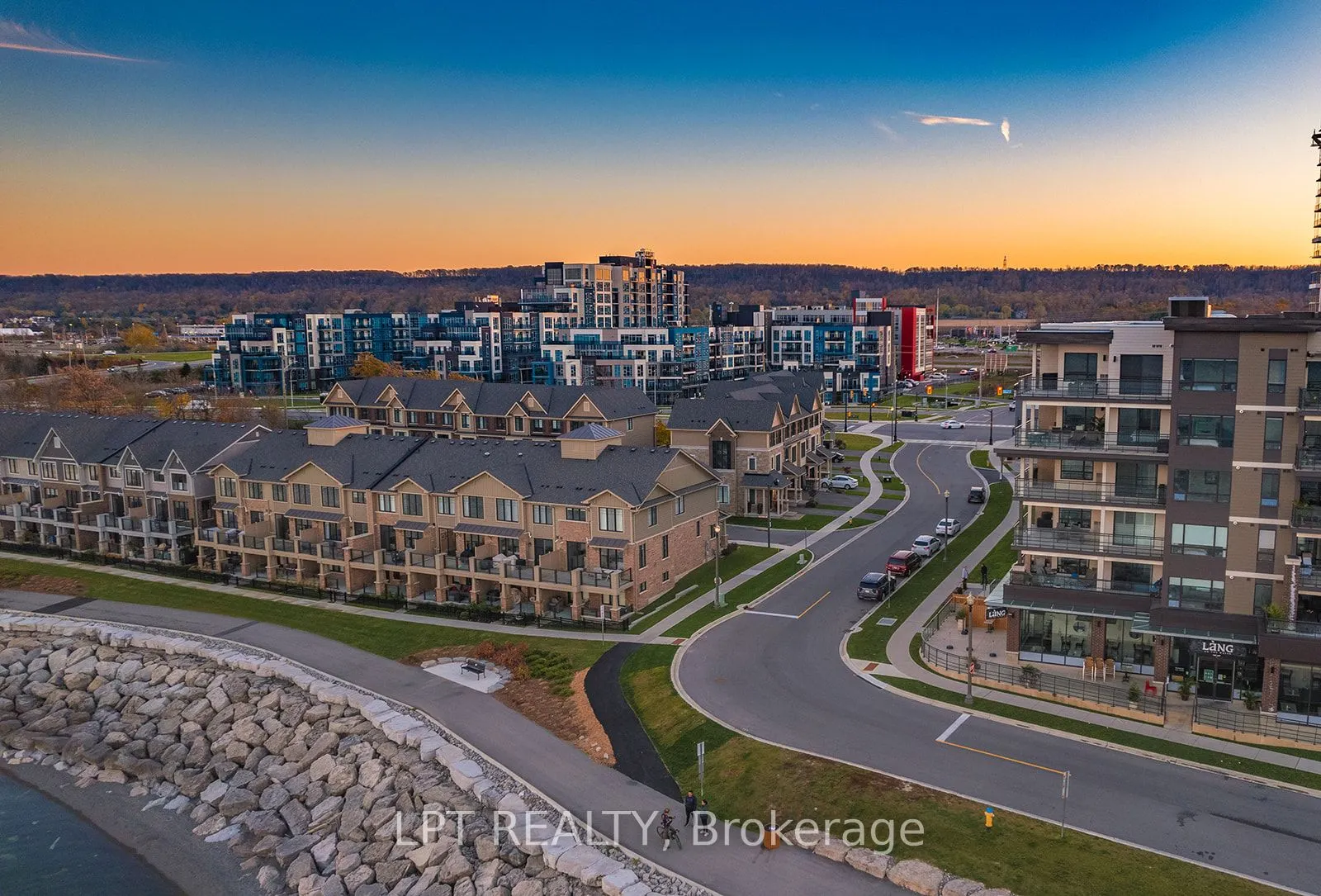 16 Place Polonaise Drive