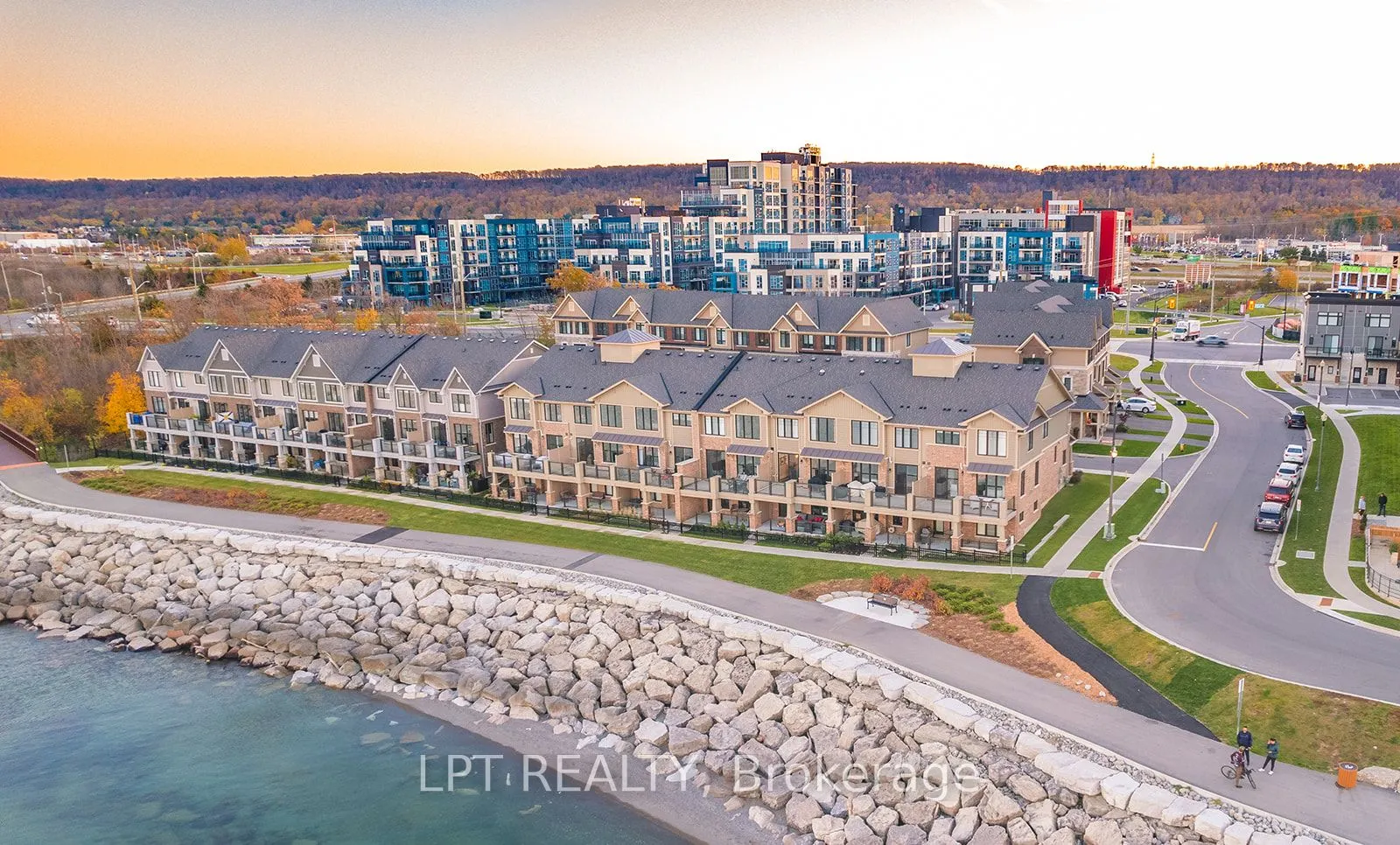 16 Place Polonaise Drive