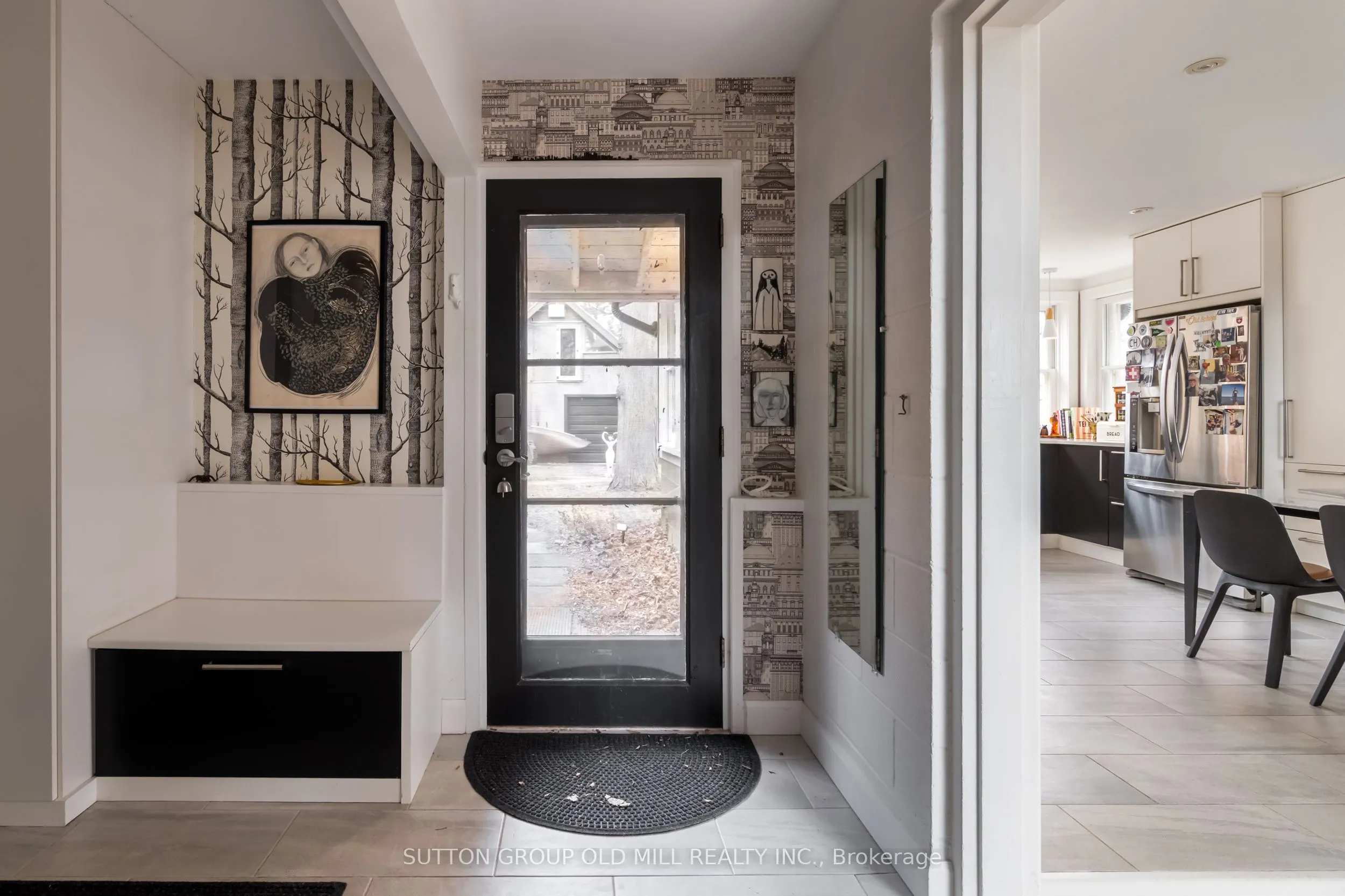 25 Lakeshore Road W